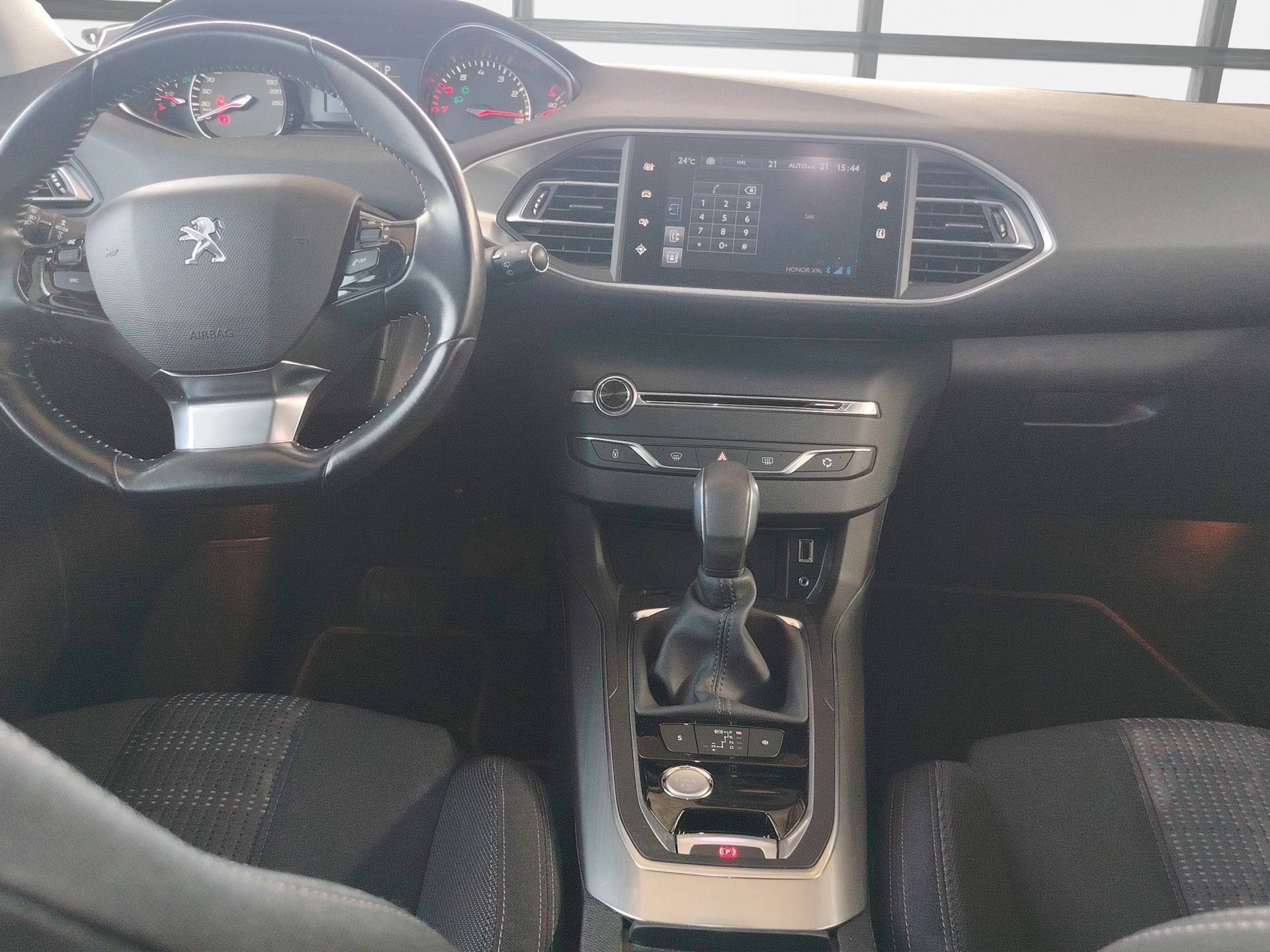 PEUGEOT 308 1.2 THP Active Automatic-image-11