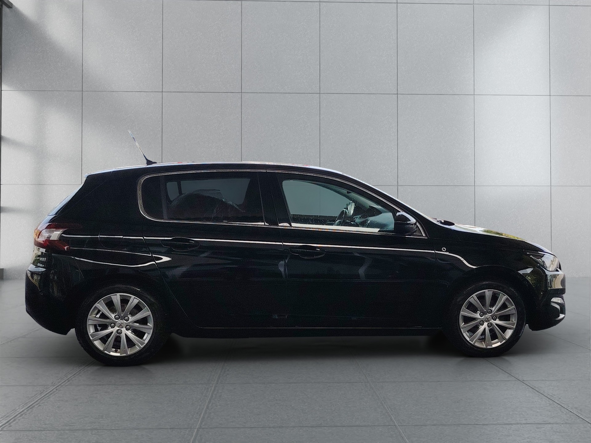 PEUGEOT 308 1.2 THP Active Automatic-image-3