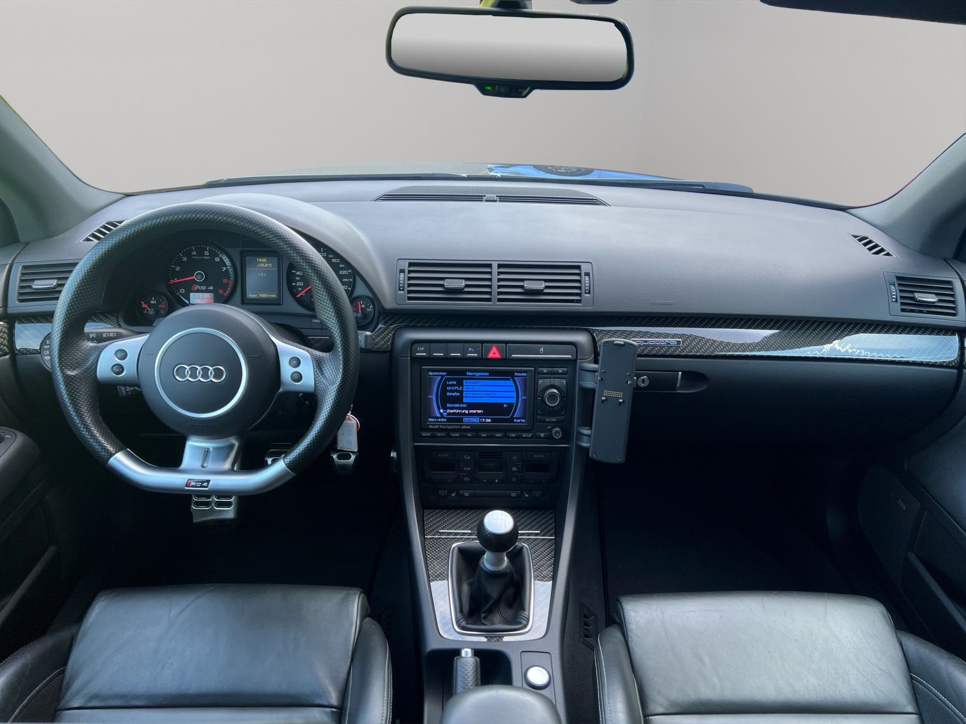 AUDI RS4 Avant 4.2 V8 quattro-image-12