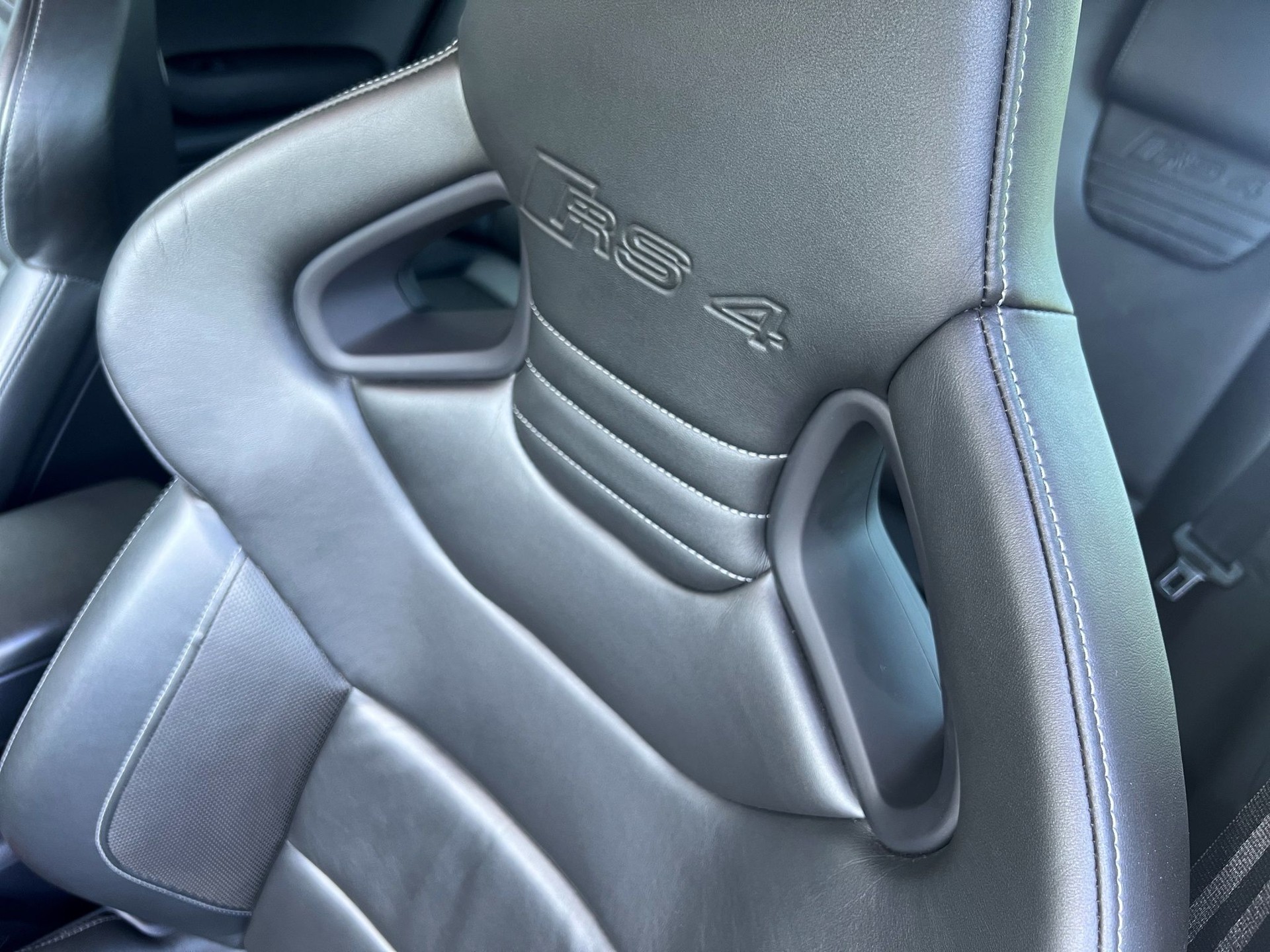 AUDI RS4 Avant 4.2 V8 quattro-image-6