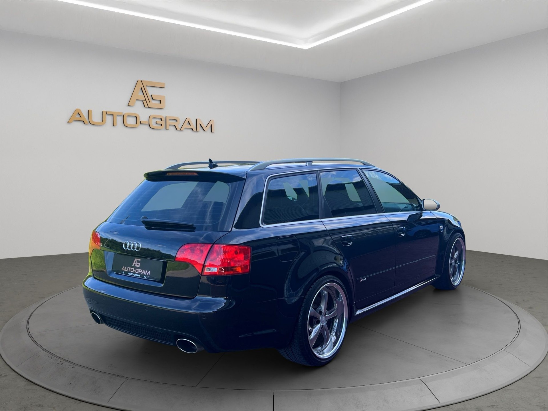 AUDI RS4 Avant 4.2 V8 quattro-image-24