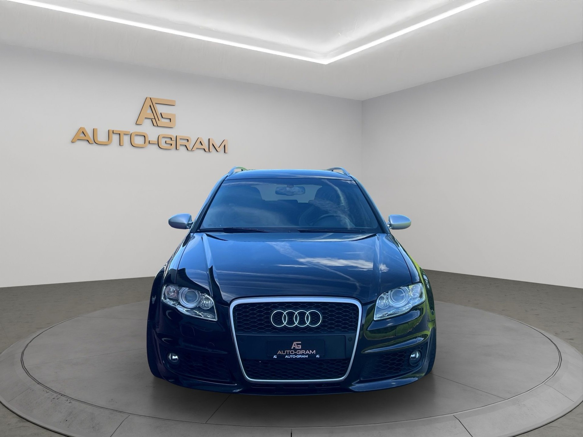 AUDI RS4 Avant 4.2 V8 quattro-image-17