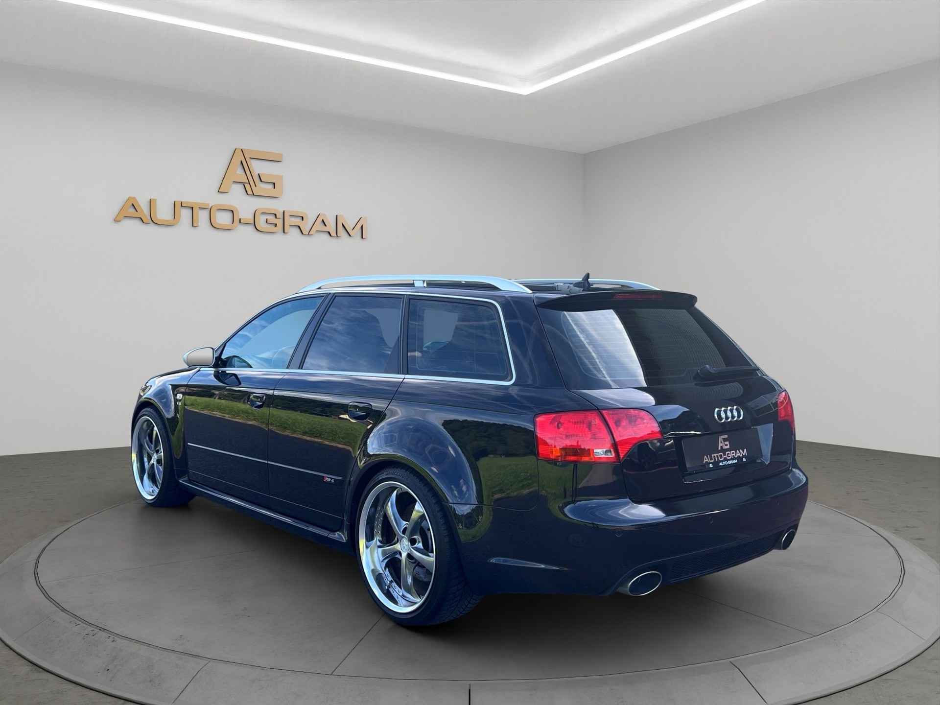 AUDI RS4 Avant 4.2 V8 quattro-image-14