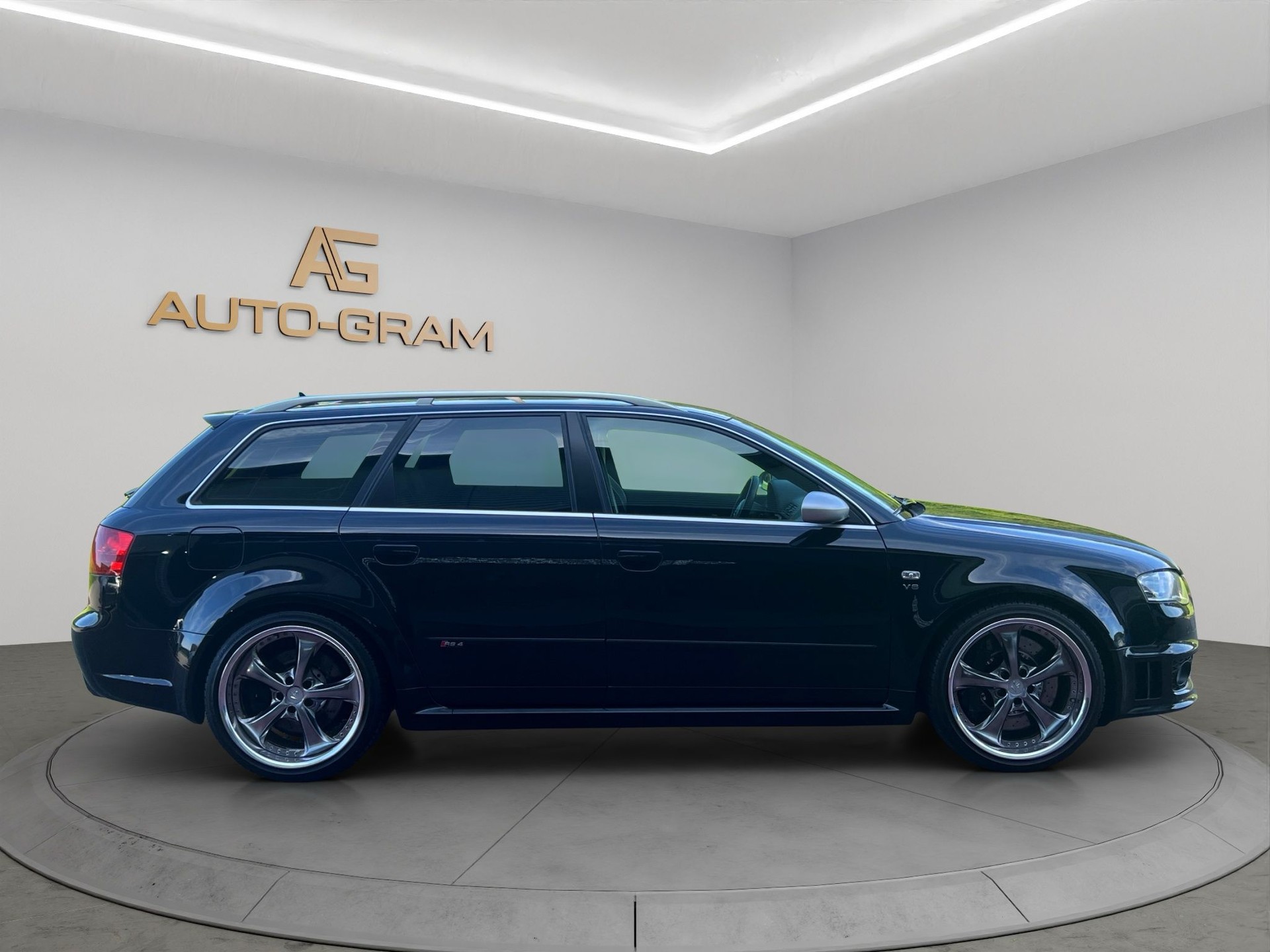 AUDI RS4 Avant 4.2 V8 quattro-image-15