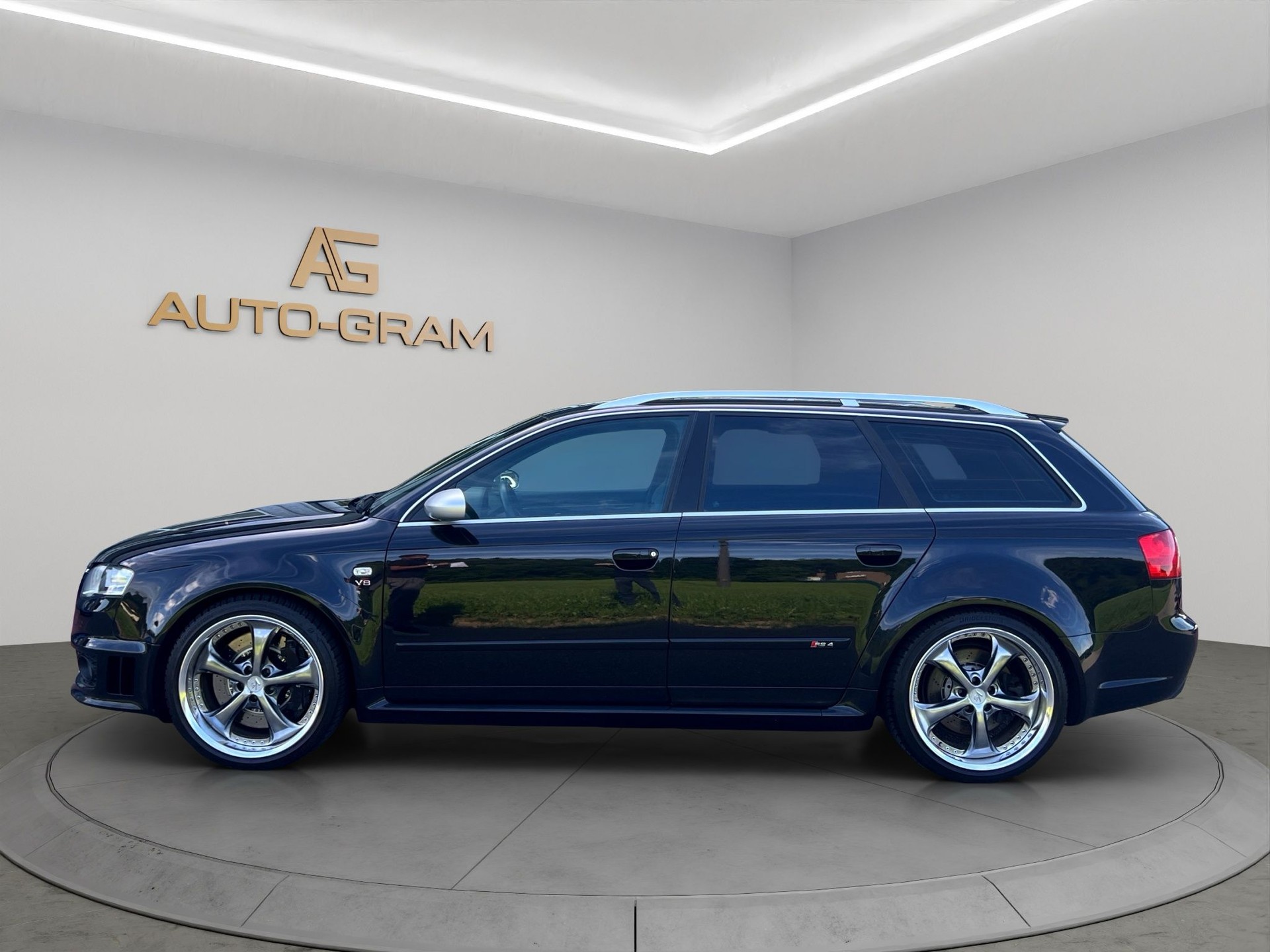 AUDI RS4 Avant 4.2 V8 quattro-showroom-element-1