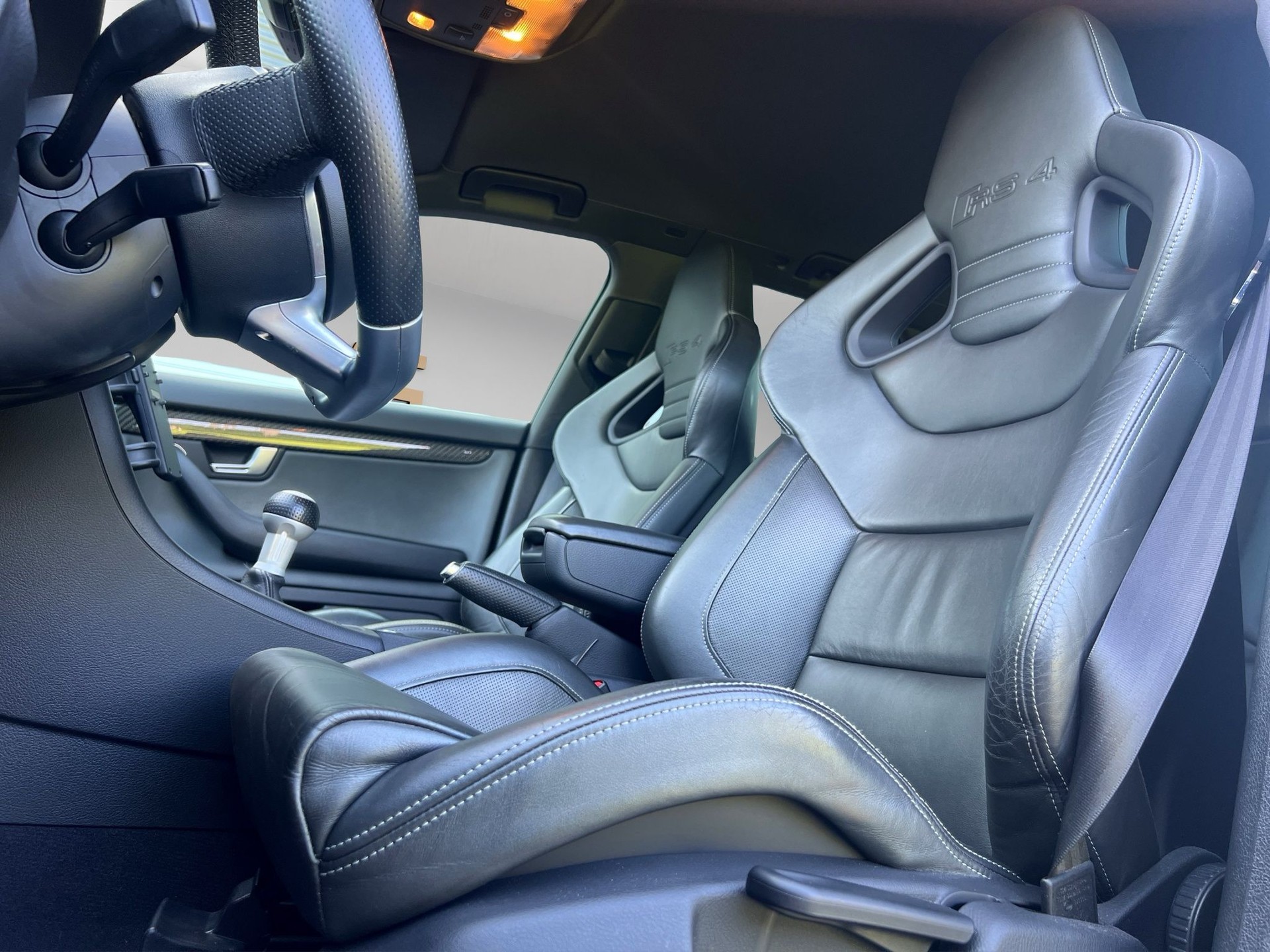 AUDI RS4 Avant 4.2 V8 quattro-image-19