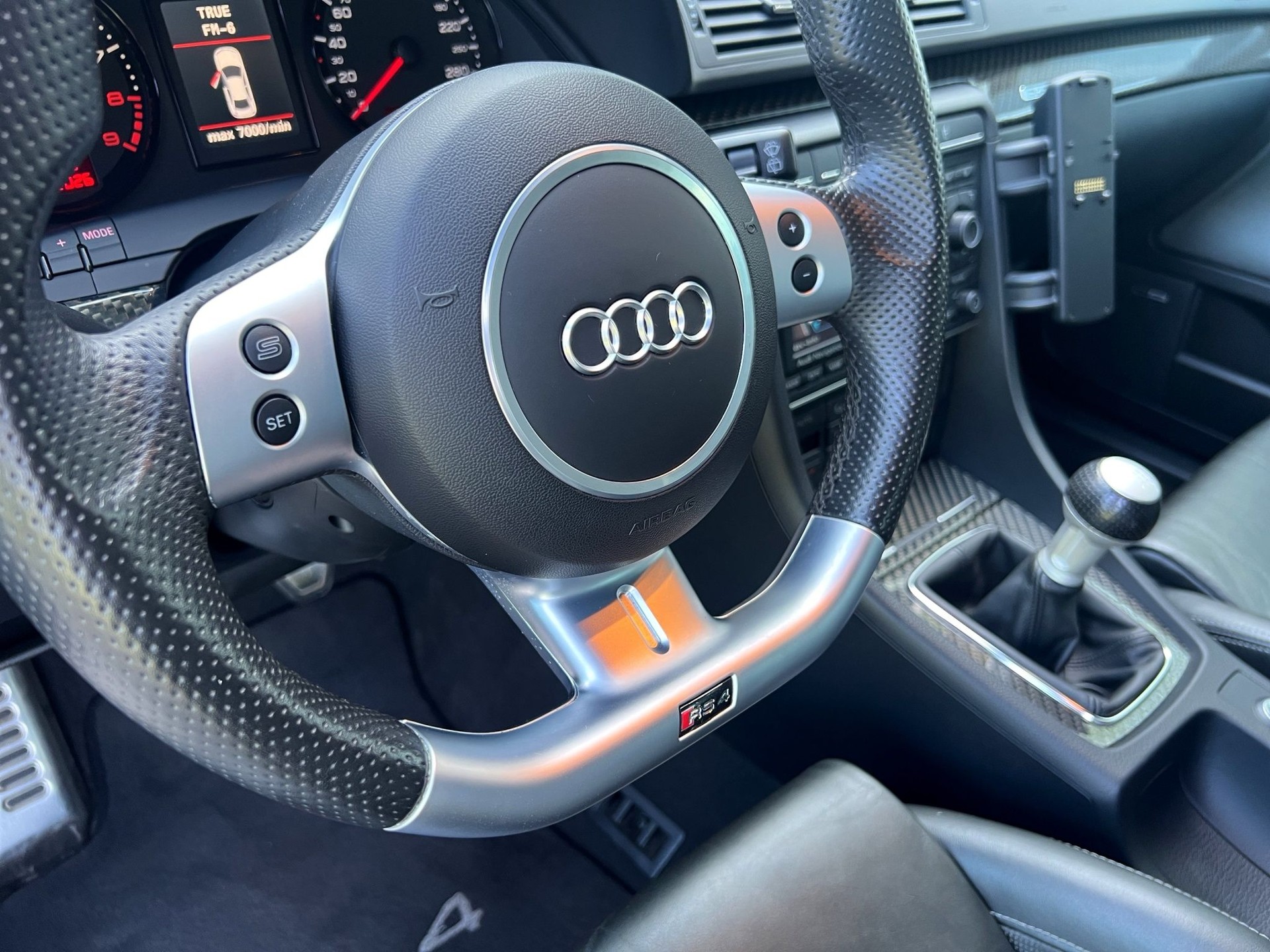 AUDI RS4 Avant 4.2 V8 quattro-image-13
