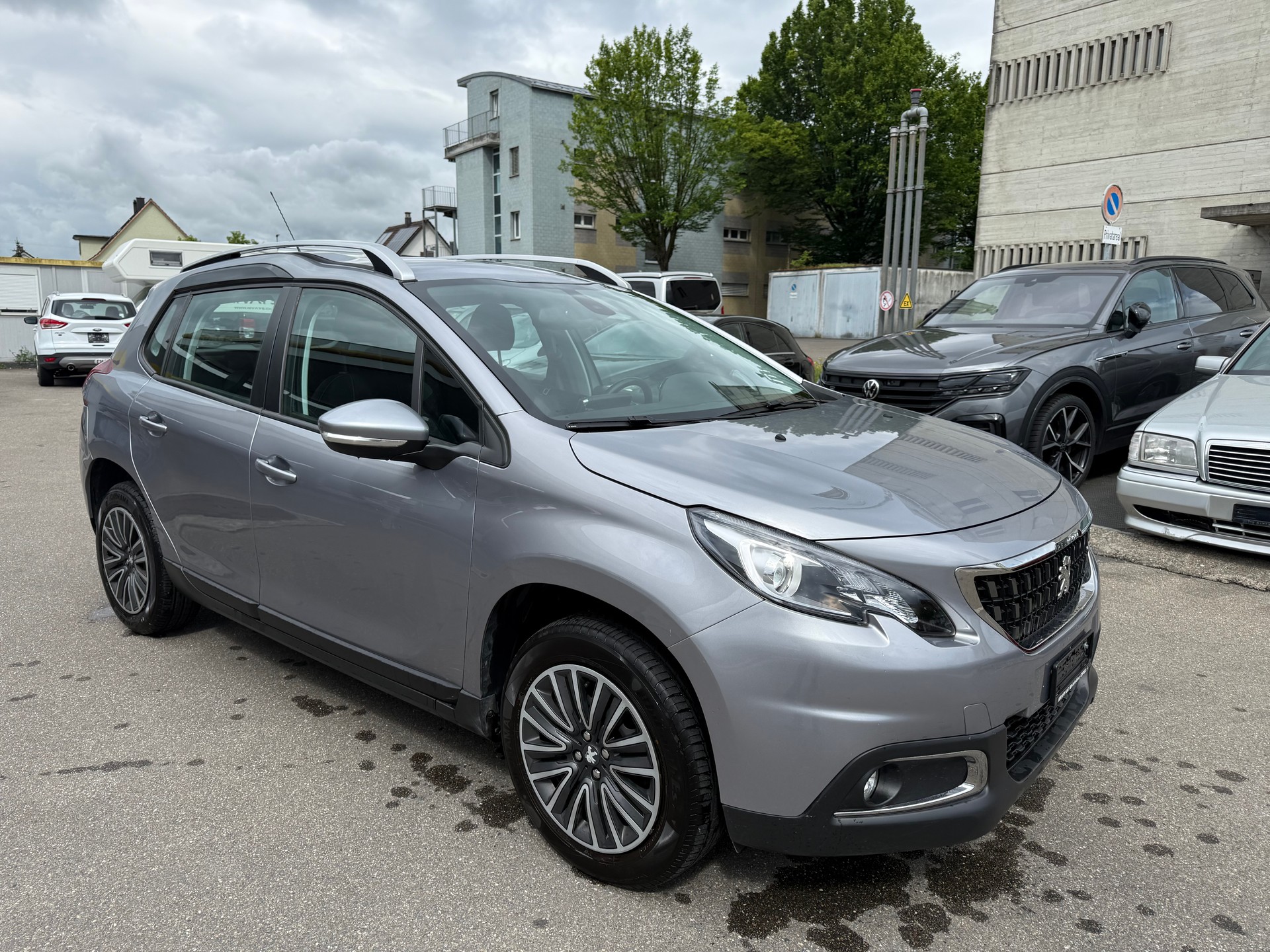 PEUGEOT 2008 1.2 PureTech Allure EAT6-image-2