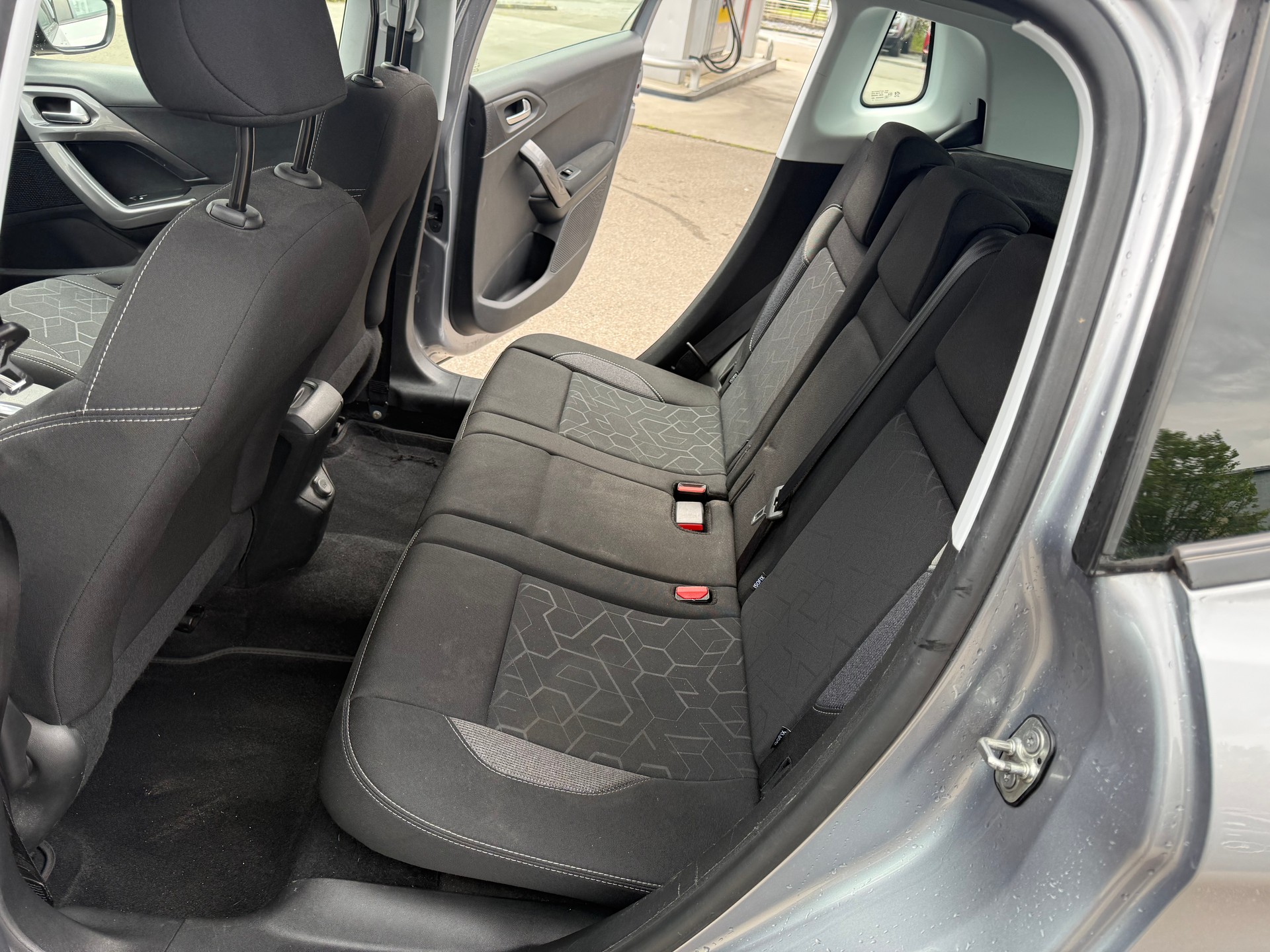 PEUGEOT 2008 1.2 PureTech Allure EAT6-image-10