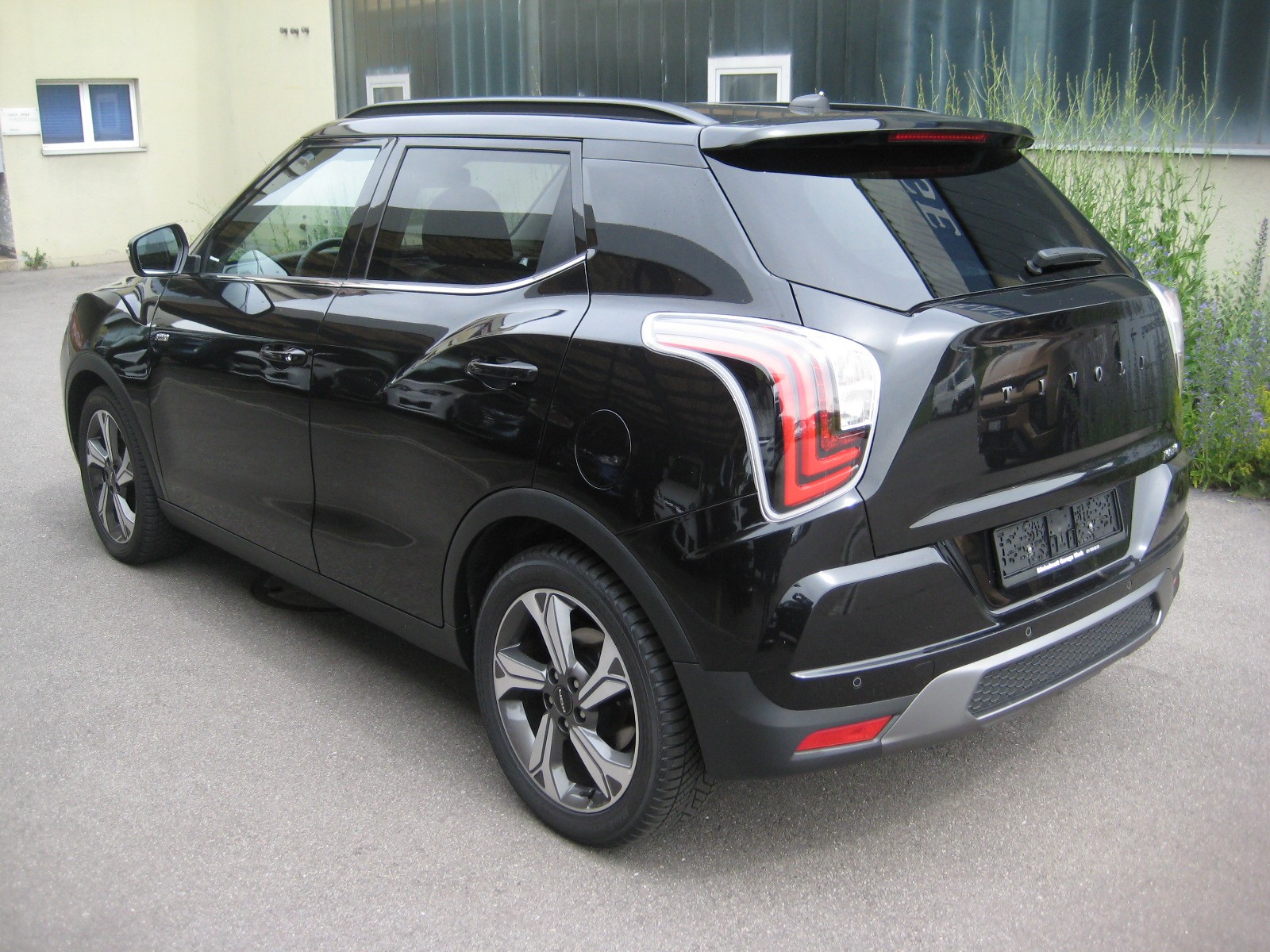 KGM-SsangYong Tivoli 1.5 T GDI Titanium 4WD Automat-image-2