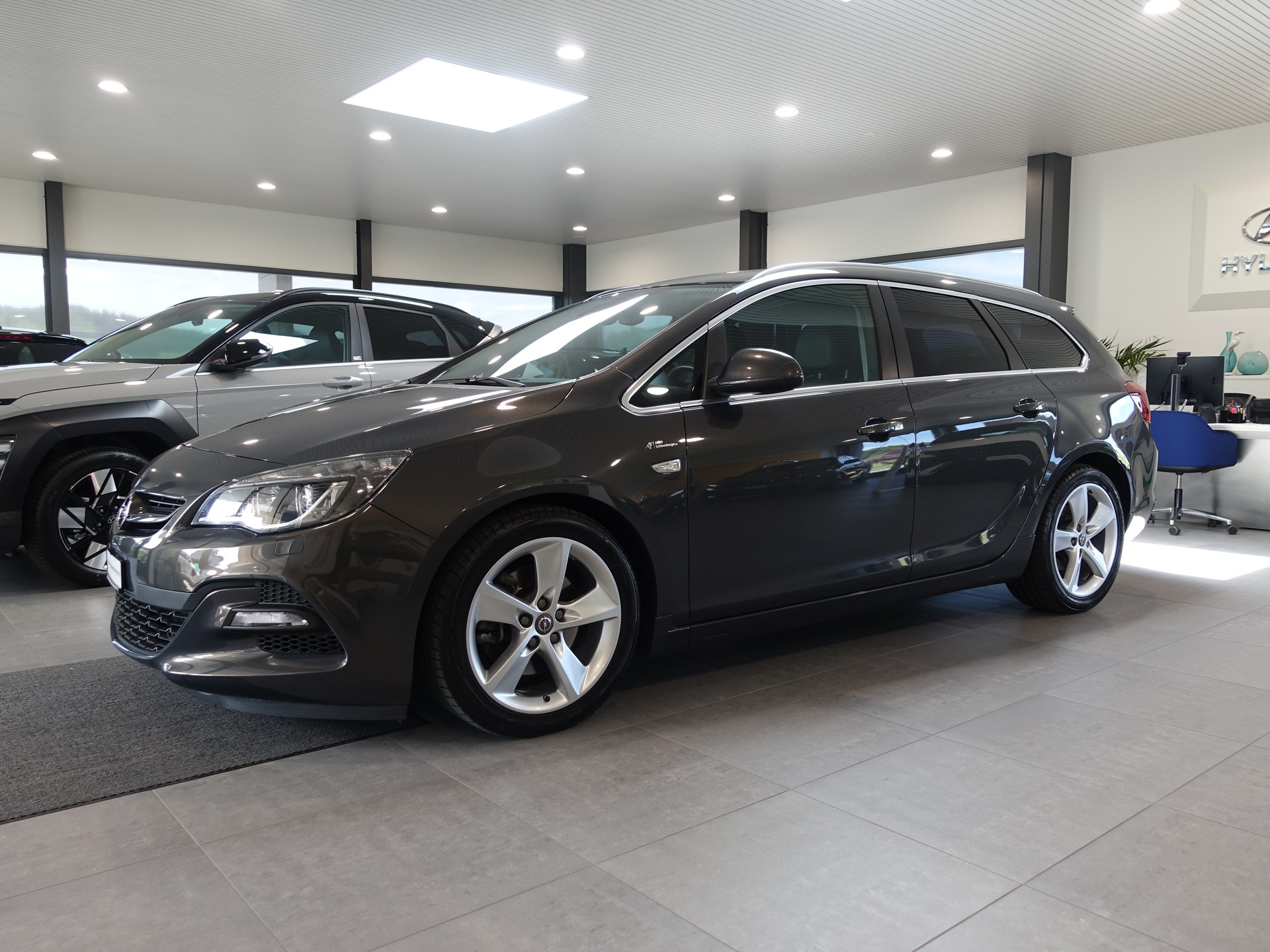 OPEL Astra 2.0 CDTi BiTurbo-image-11