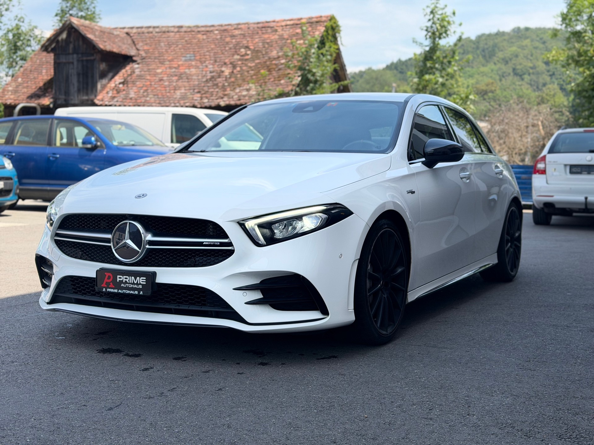 MERCEDES-BENZ A 35 AMG 4Matic Speedshift-showroom-element-1