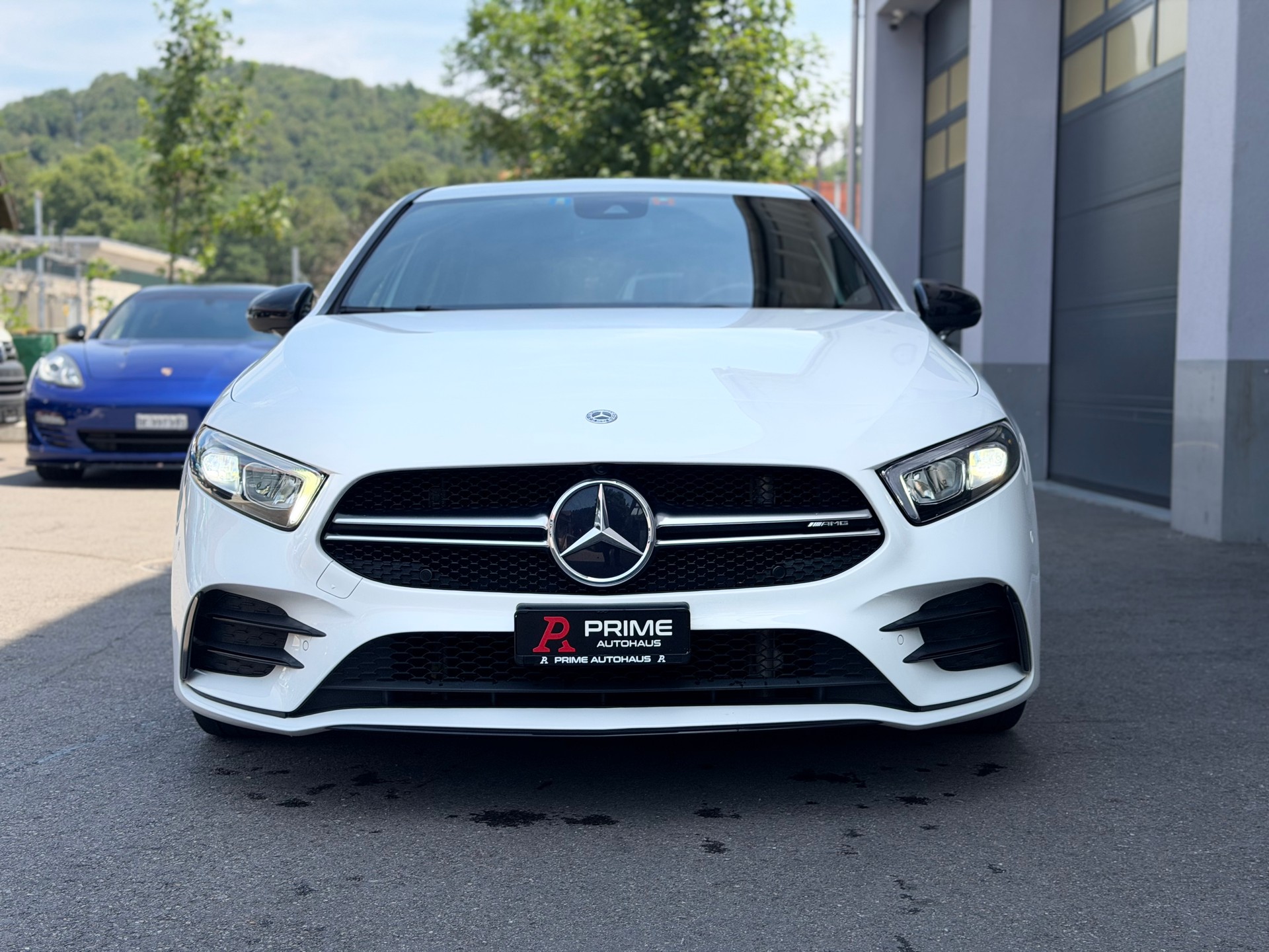 MERCEDES-BENZ A 35 AMG 4Matic Speedshift-showroom-element-2