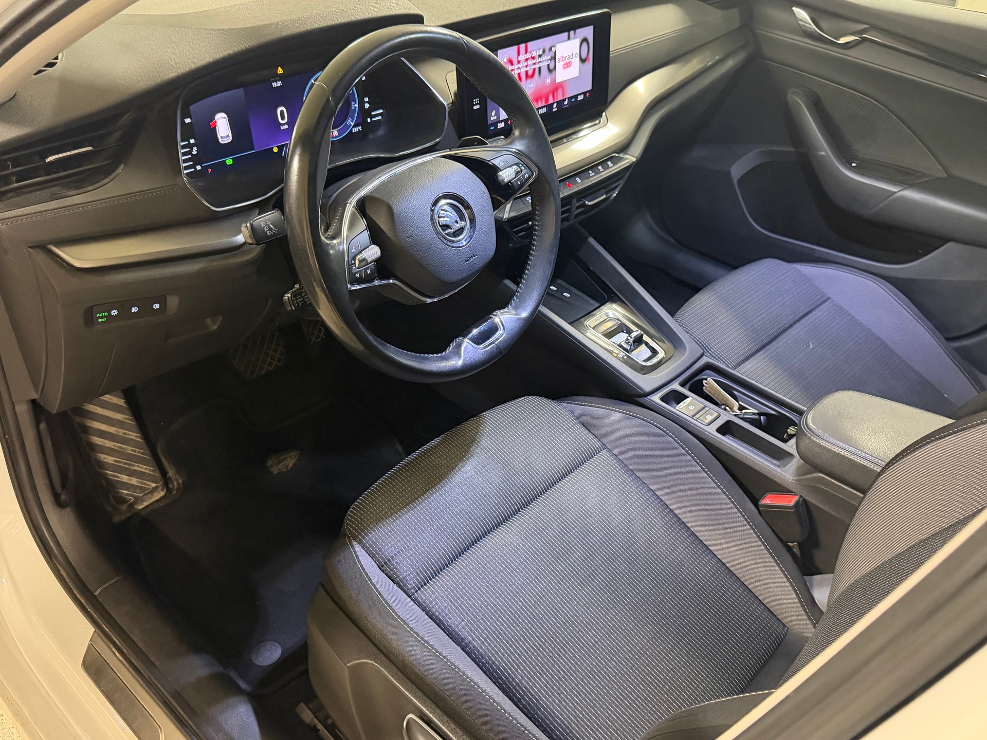 SKODA Octavia Combi 2.0 TDI DSG Ambition 4x4-image-9
