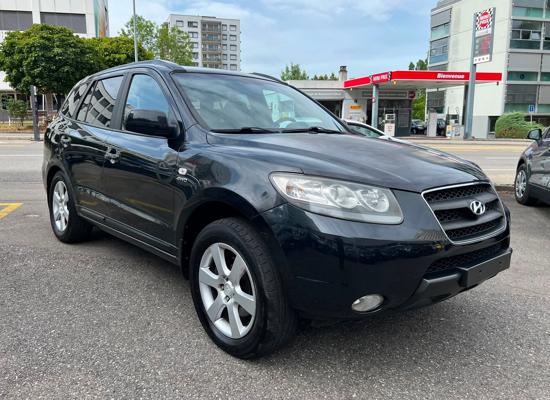 HYUNDAI Santa Fe 2.2 CRDi Premium 4WD Automatic-image-2