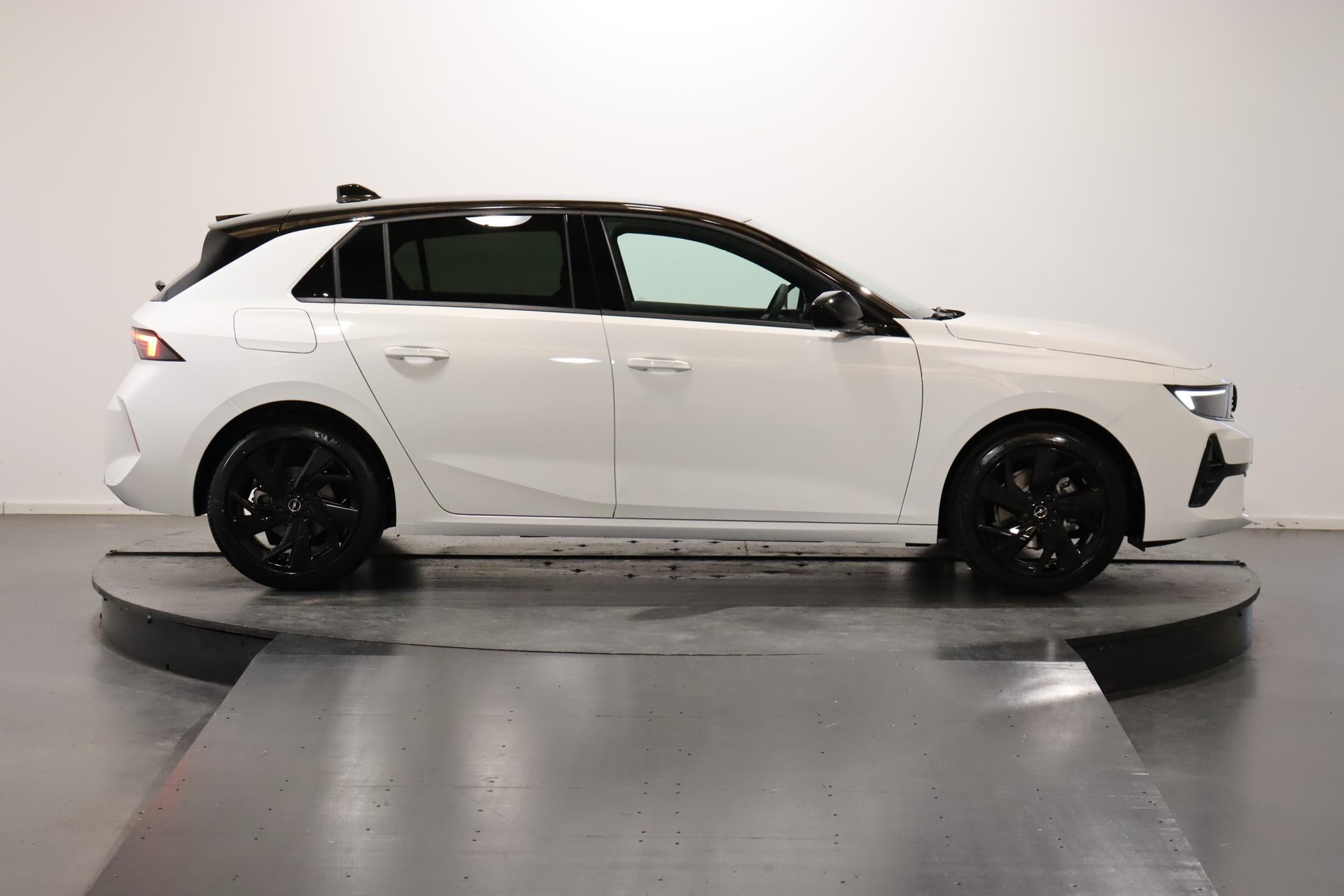 OPEL Astra 1.2 T 130 GS-showroom-element-2