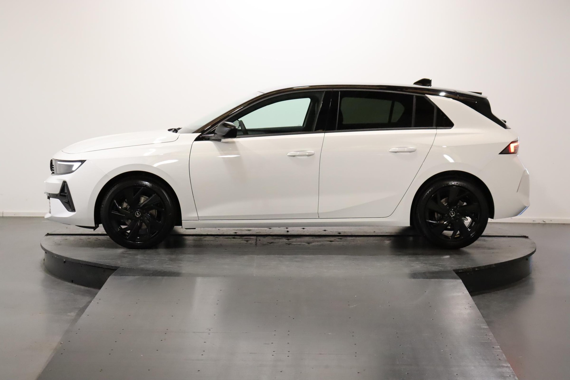 OPEL Astra 1.2 T 130 GS-showroom-element-1