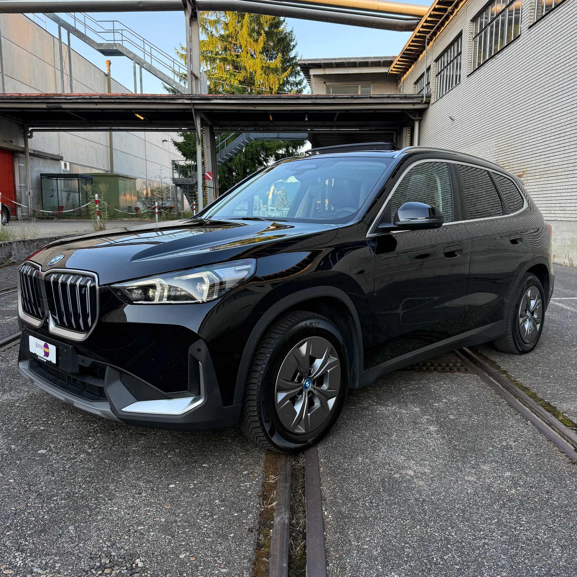 BMW iX1 xDrive 30 Swiss-showroom-element-3