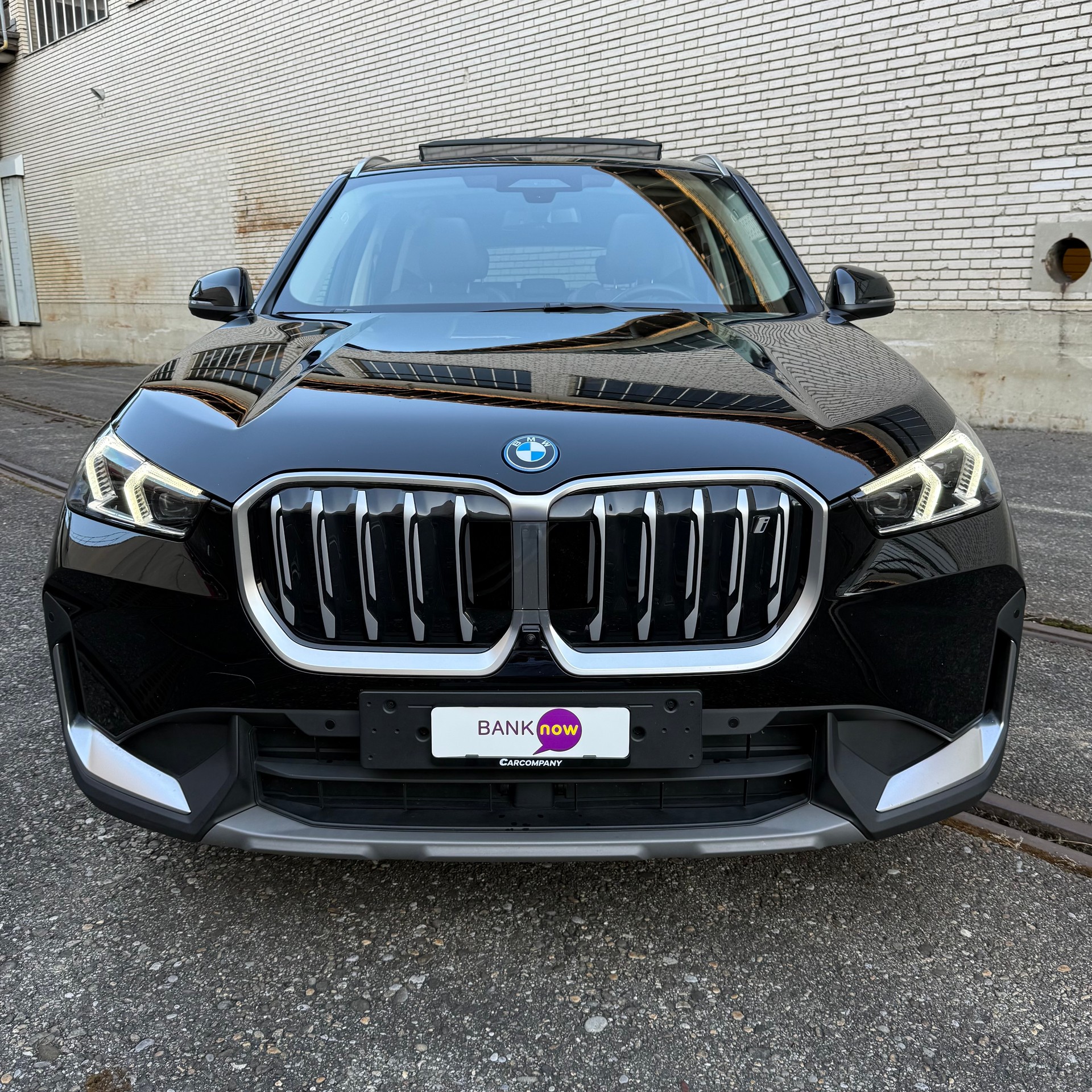 BMW iX1 xDrive 30 Swiss-showroom-element-2