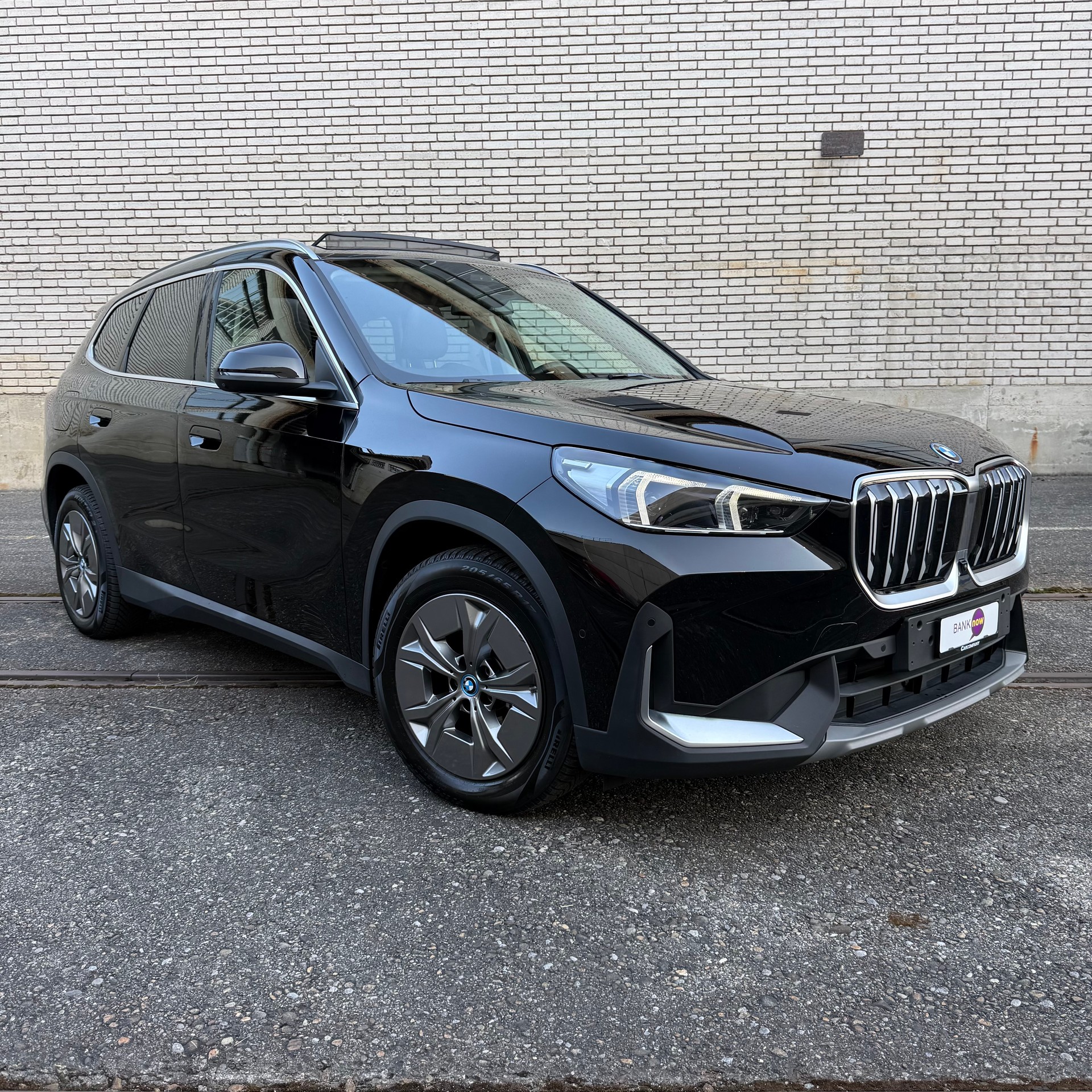 BMW iX1 xDrive 30 Swiss-showroom-element-1