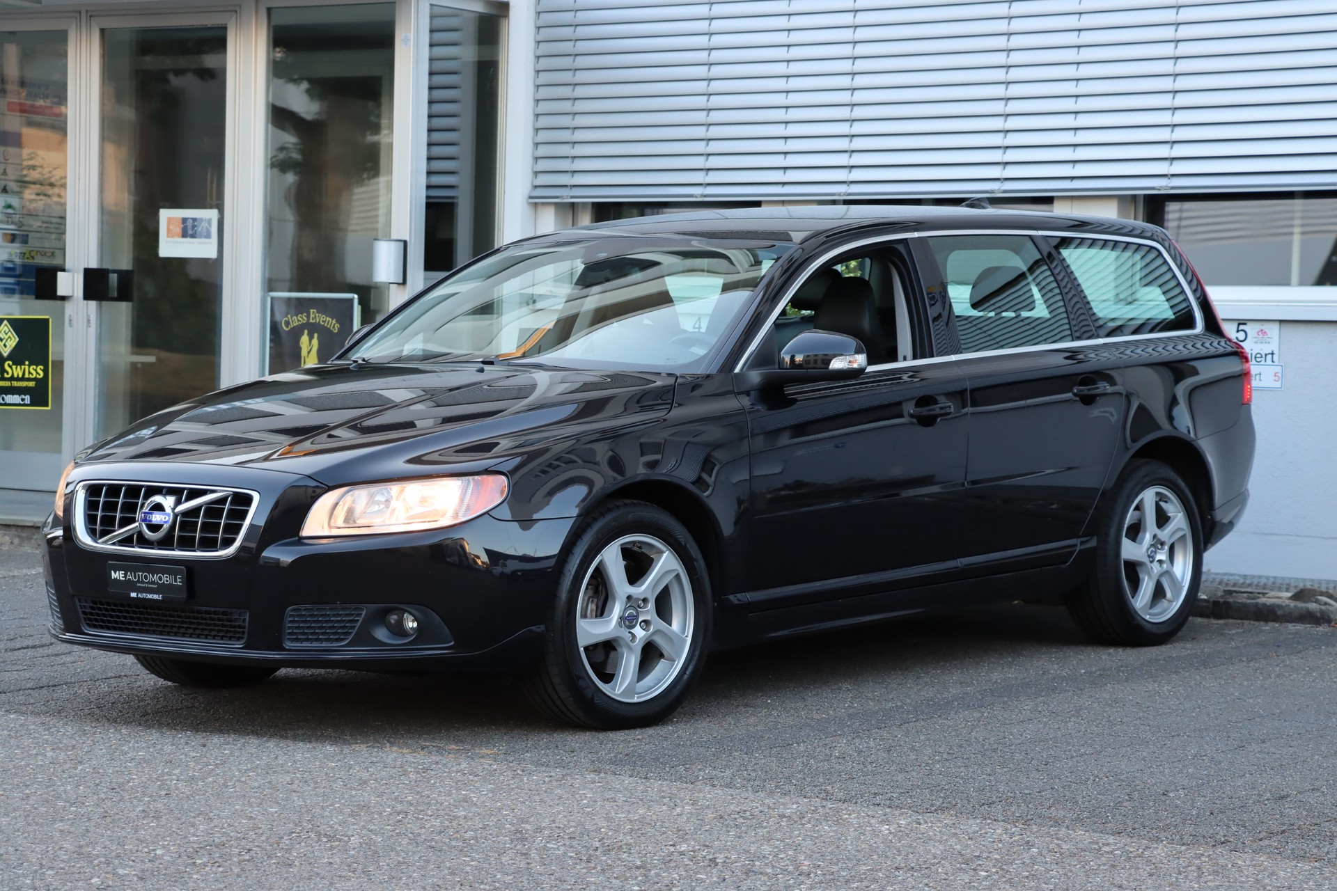 VOLVO V70 2.0T Momentum Powershift
