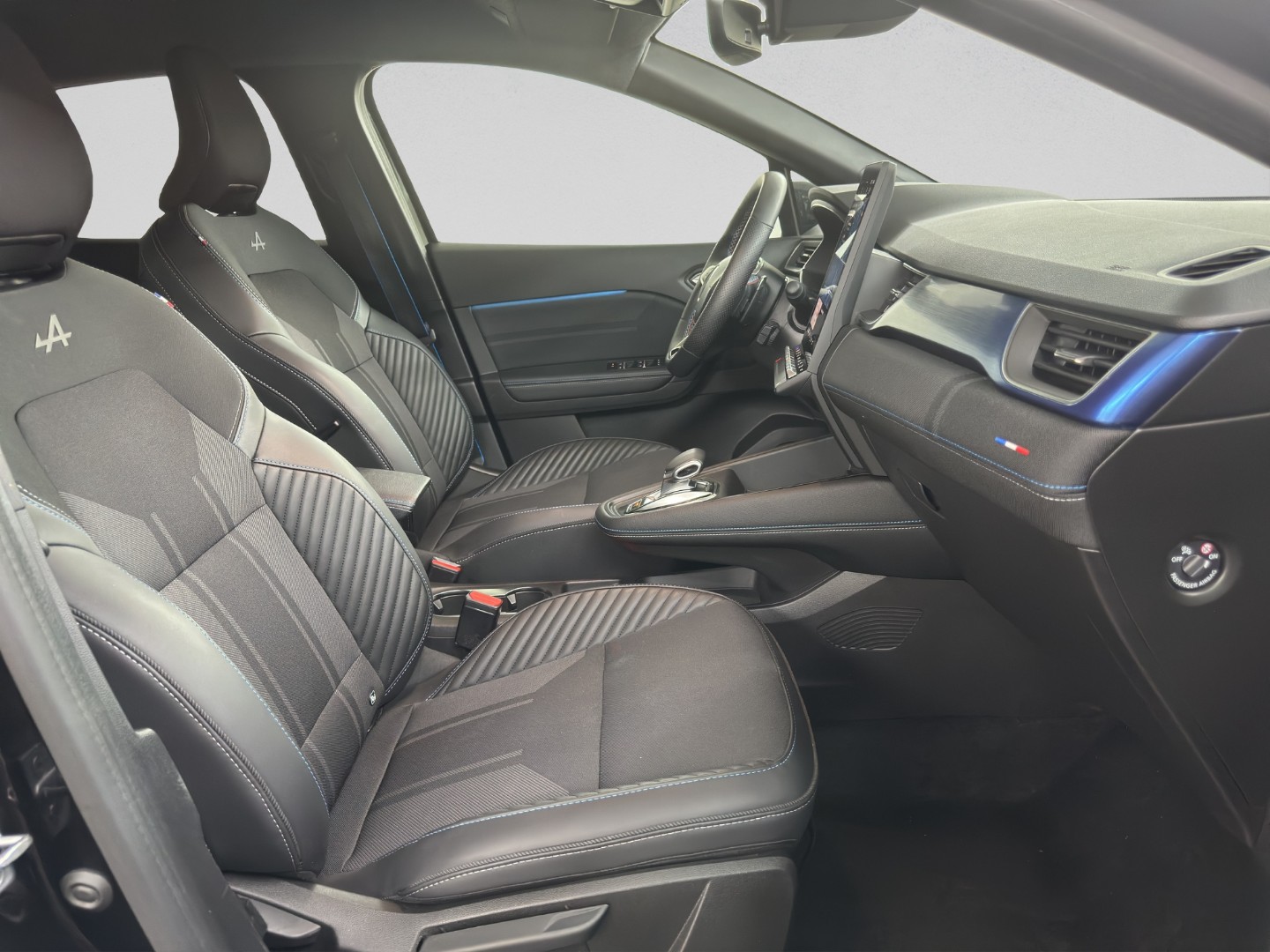 RENAULT Captur 1.3 TCe Esprit Alpine EDC-image-23