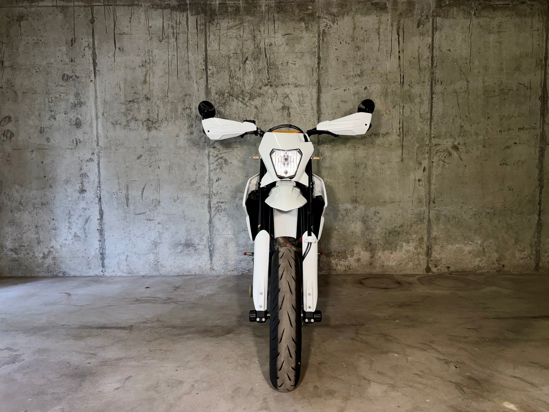 KTM 690 SMC R ABS-image-3