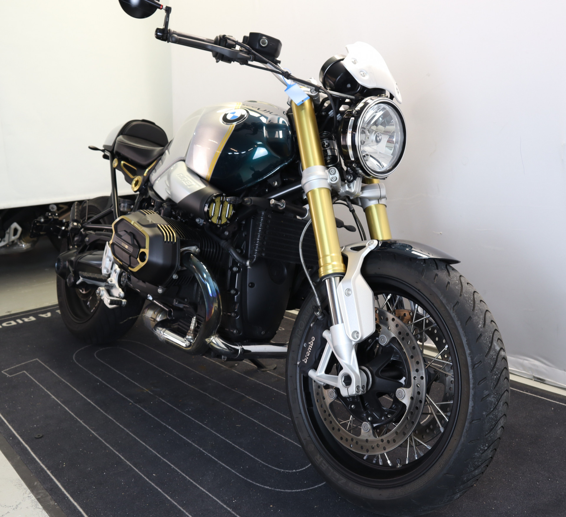 BMW R nineT-image-2