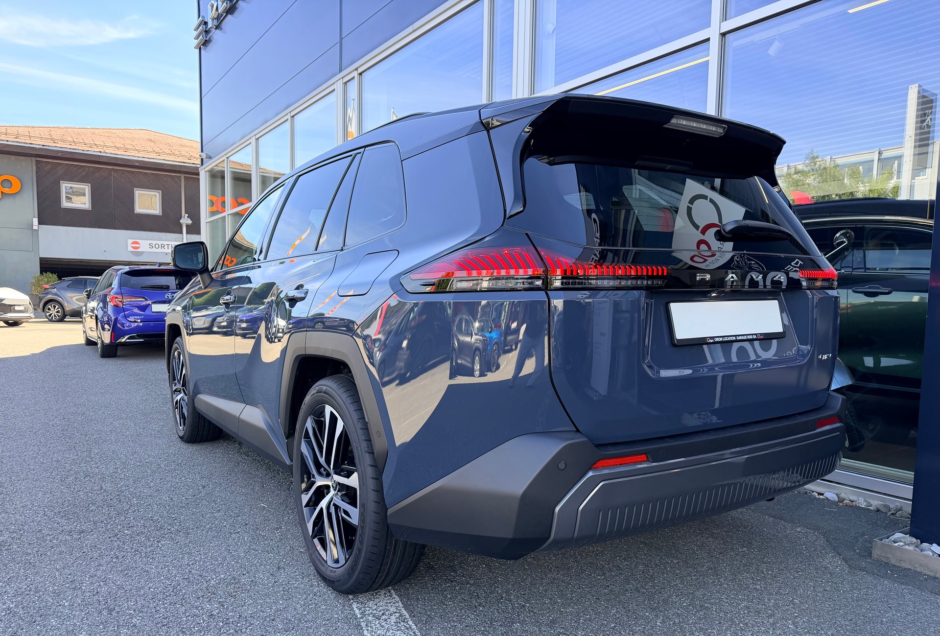 TOYOTA RAV-4 2.5 HSD Premium e-CVT AWD-showroom-element-3