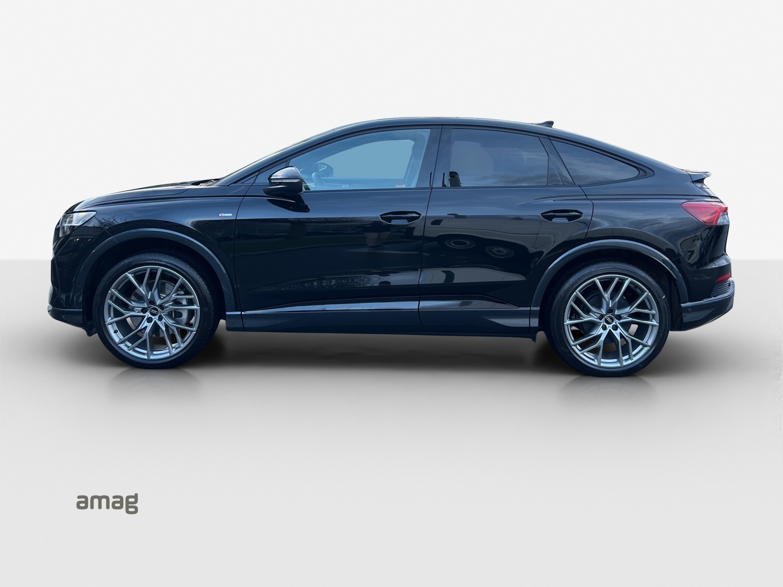 AUDI Q4 Sportback e-tron 55 quattro-showroom-element-1