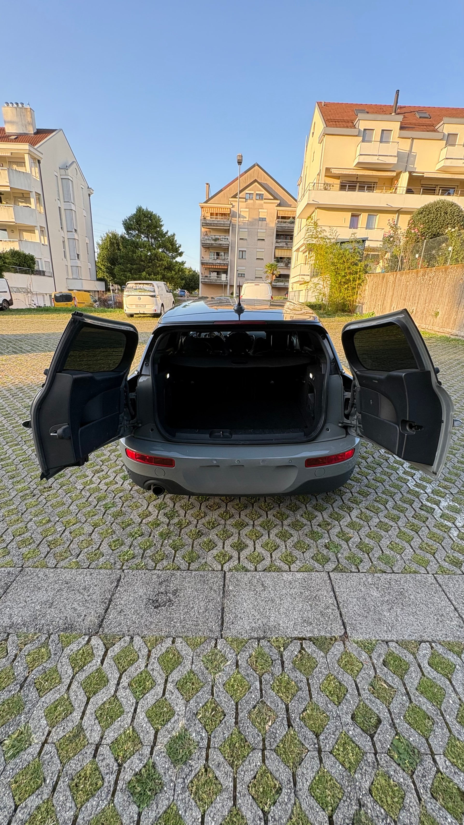 MINI 1.5i Clubman Cooper-image-3