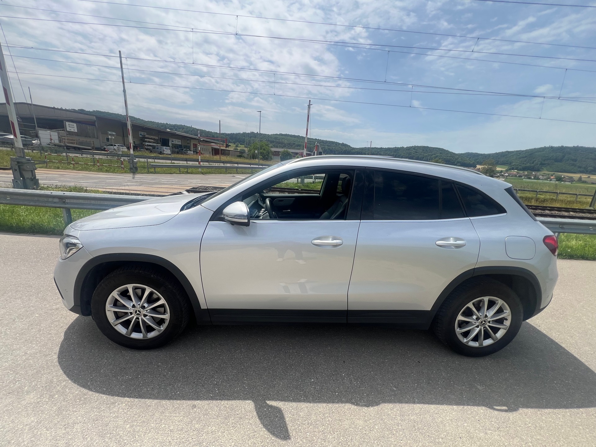 MERCEDES-BENZ GLA 200d Progressive 8G-DCT-image-7