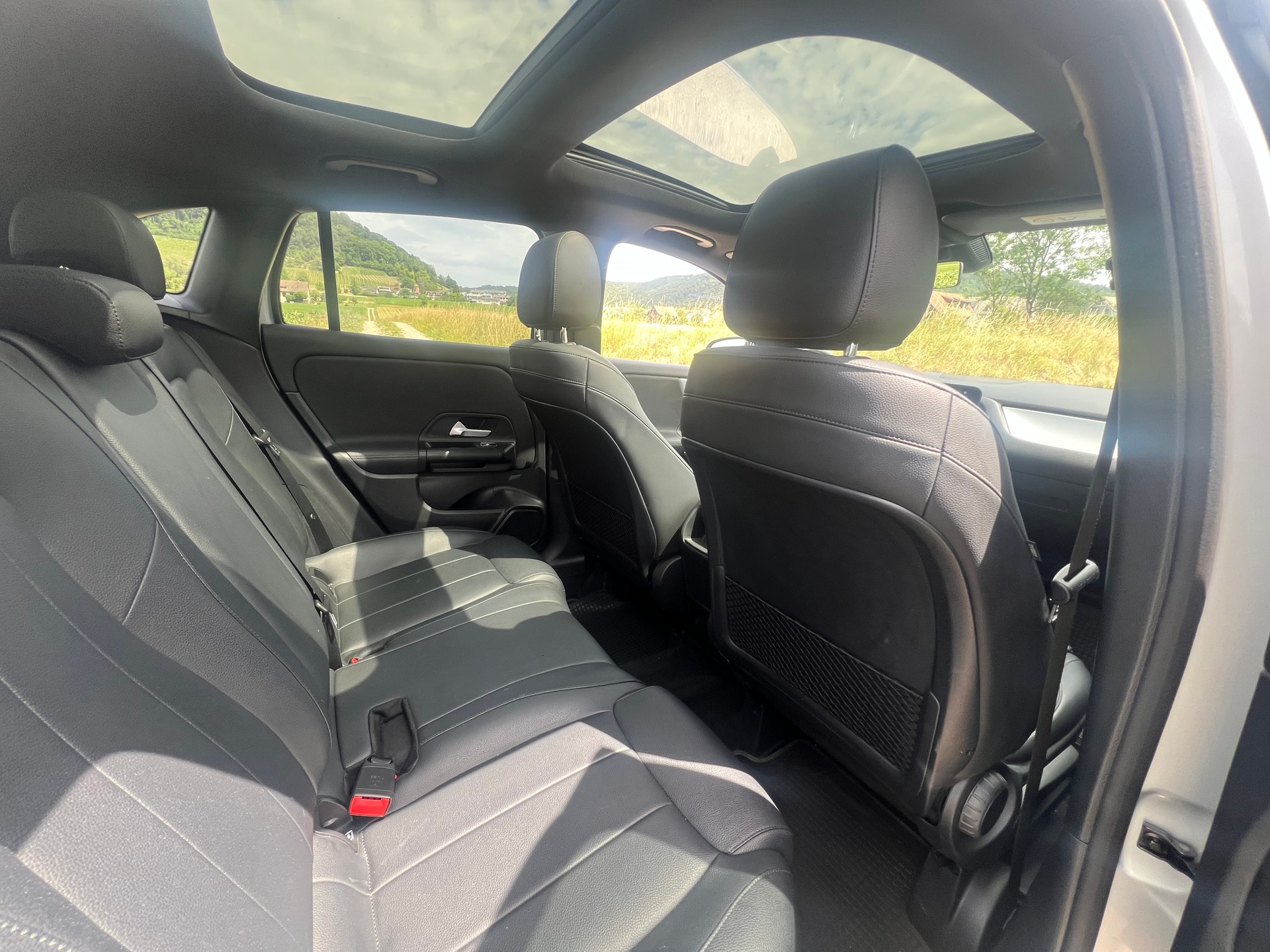 MERCEDES-BENZ GLA 200d Progressive 8G-DCT-image-11
