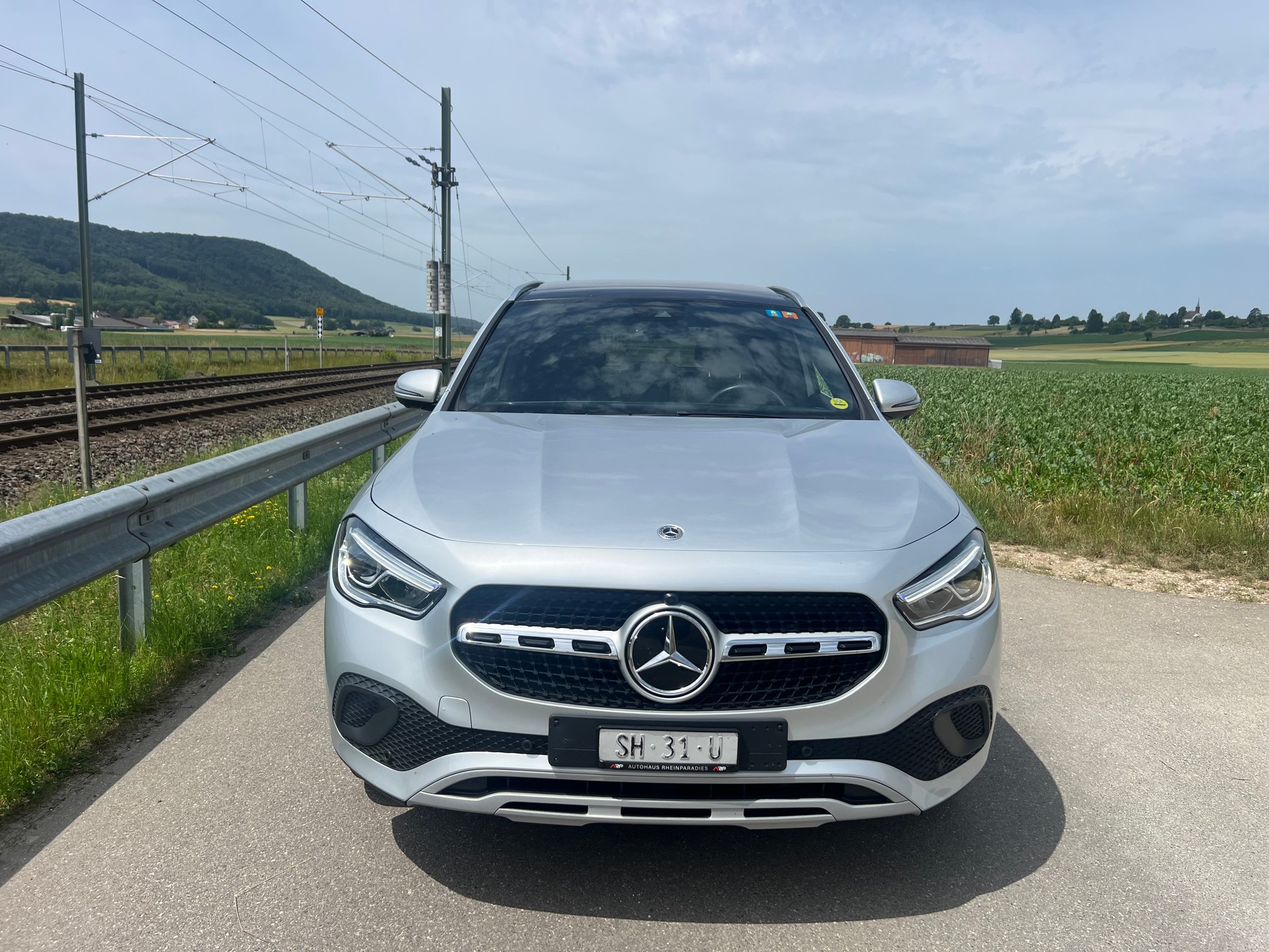 MERCEDES-BENZ GLA 200d Progressive 8G-DCT-image-1