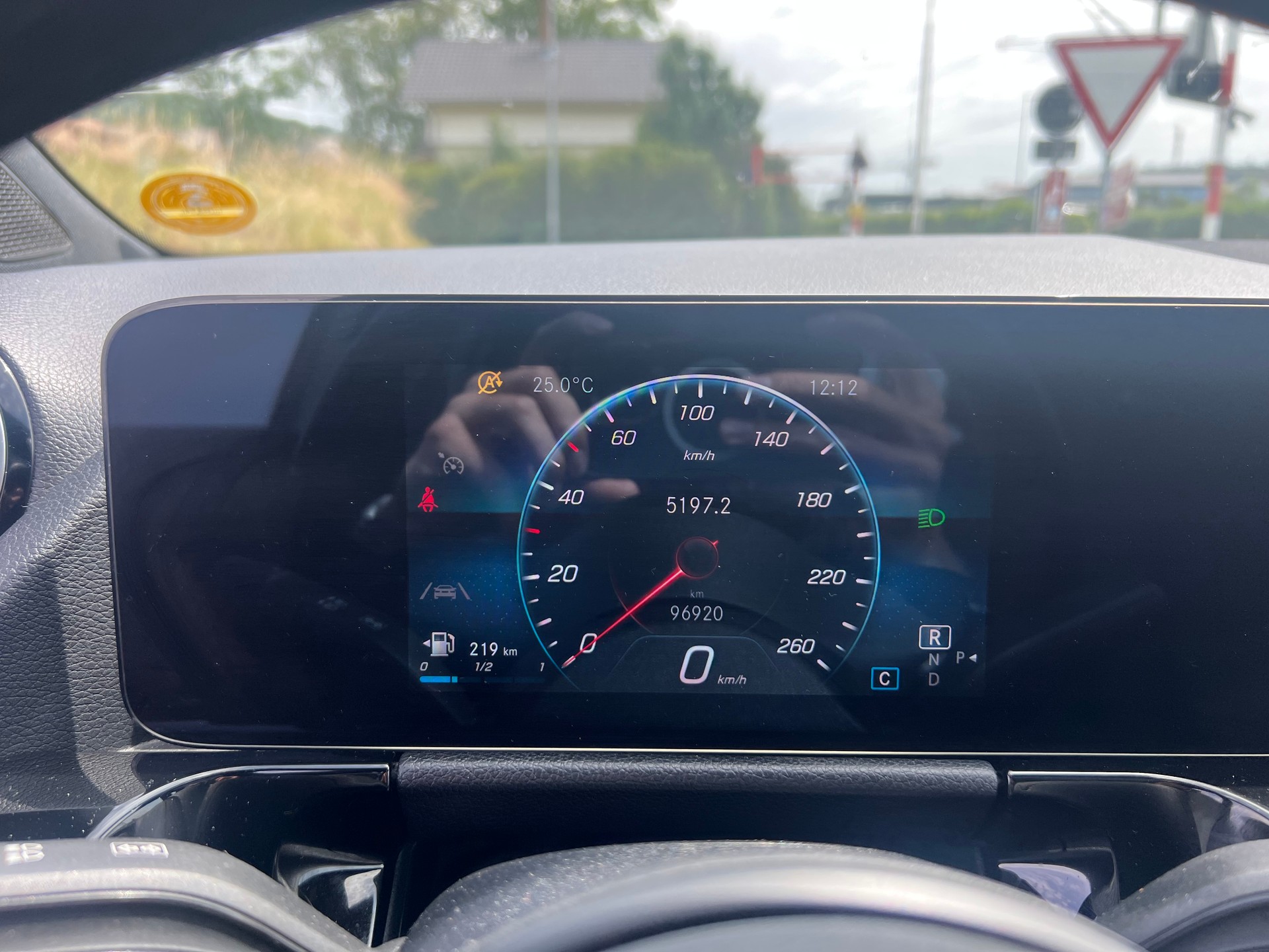 MERCEDES-BENZ GLA 200d Progressive 8G-DCT-image-13