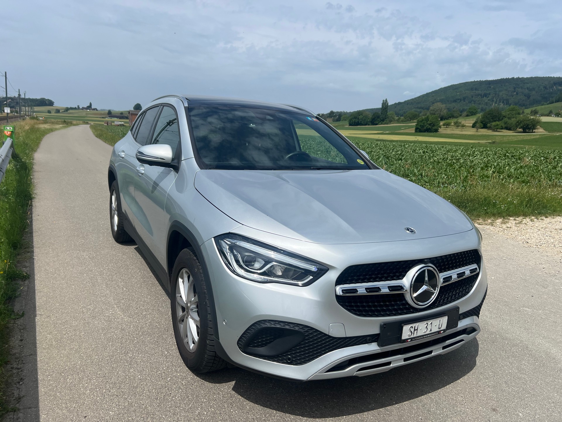 MERCEDES-BENZ GLA 200d Progressive 8G-DCT