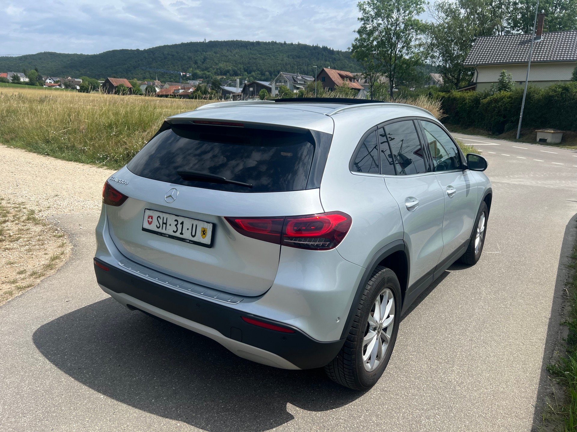 MERCEDES-BENZ GLA 200d Progressive 8G-DCT-image-4