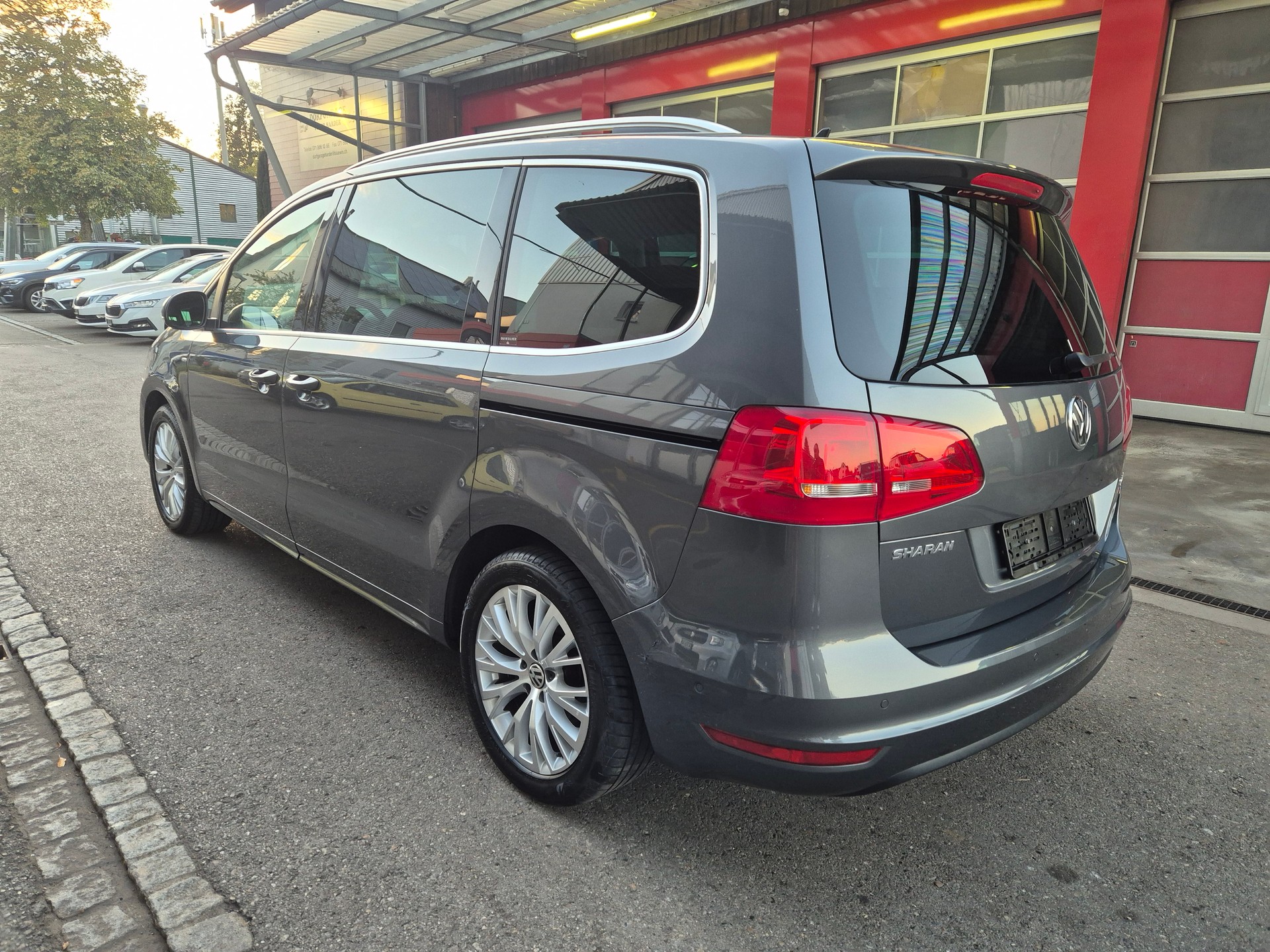 VW Sharan 2.0 TDI BlueMotion Technology Highline DSG-image-3
