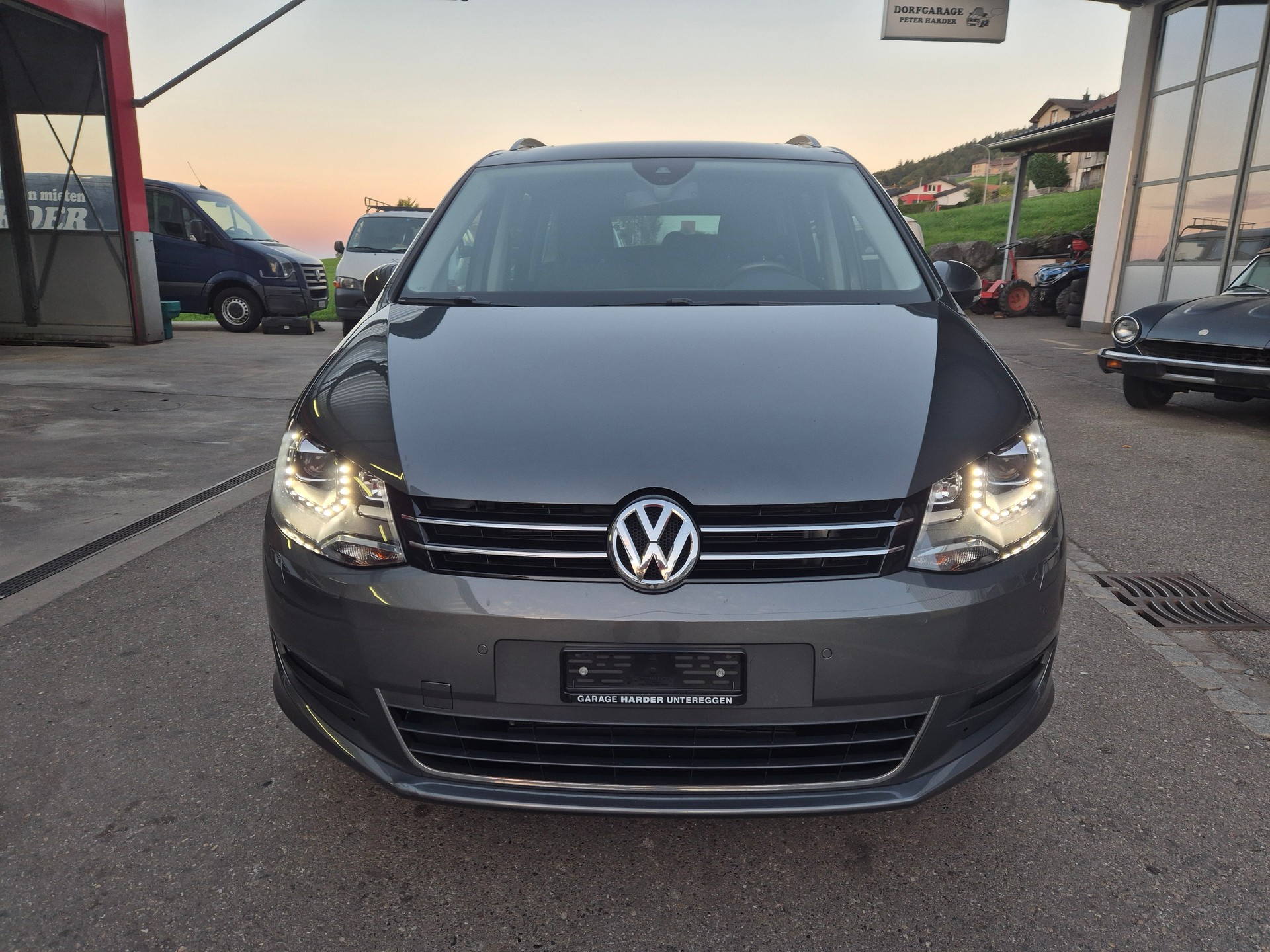 VW Sharan 2.0 TDI BlueMotion Technology Highline DSG-image-2