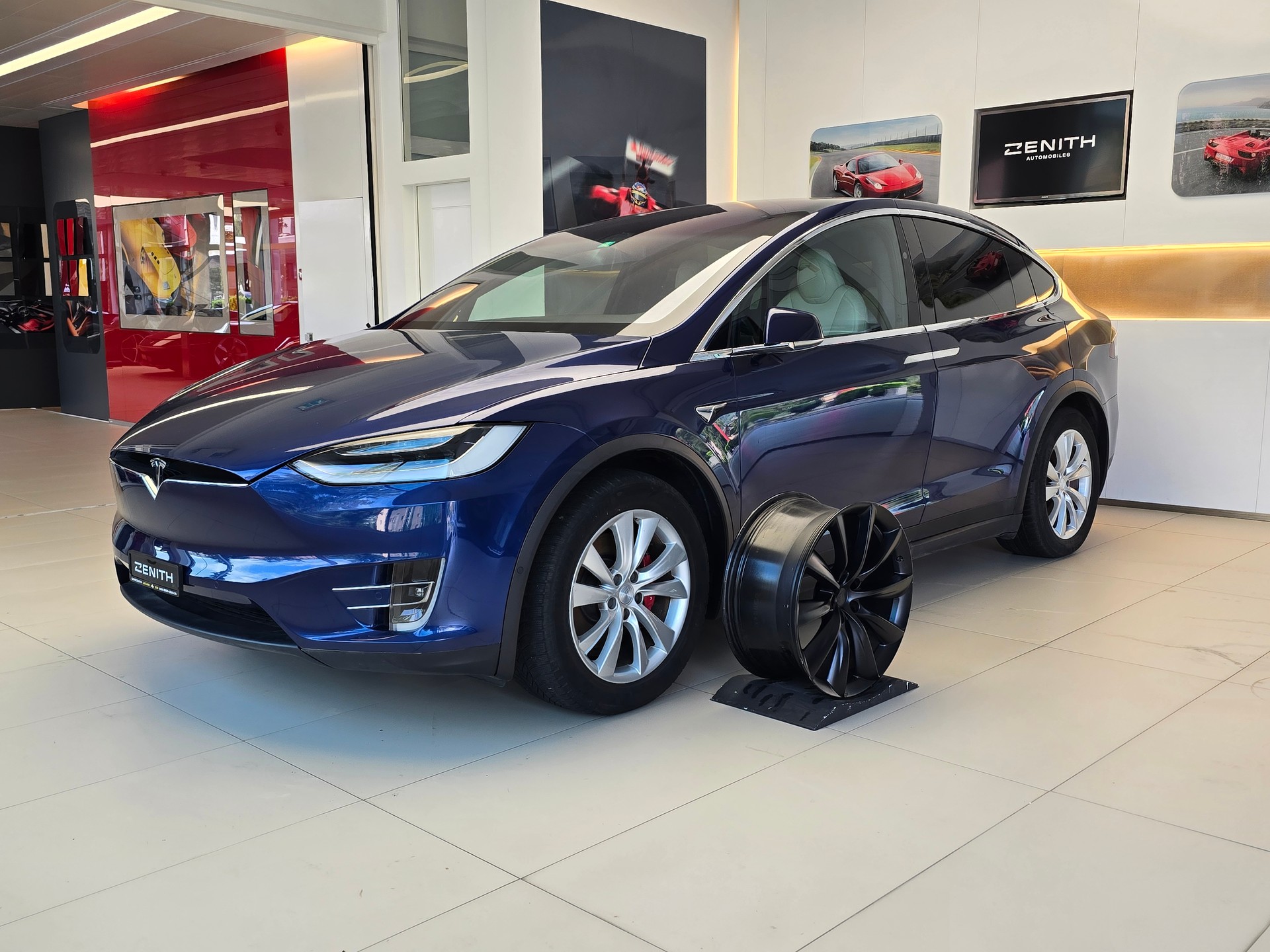 TESLA MODEL X