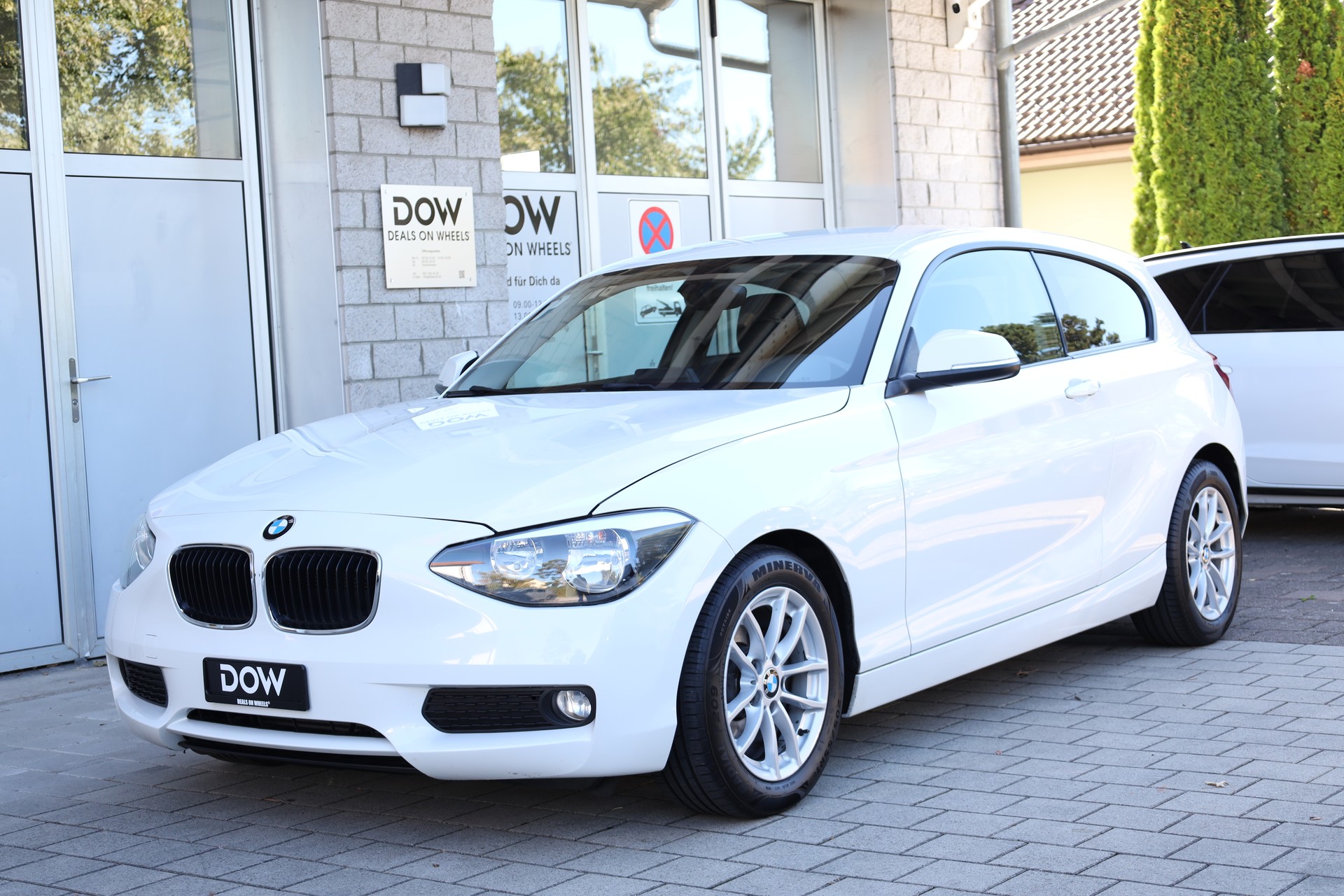 BMW 116d Efficient-Dynamics Edition-showroom-element-2