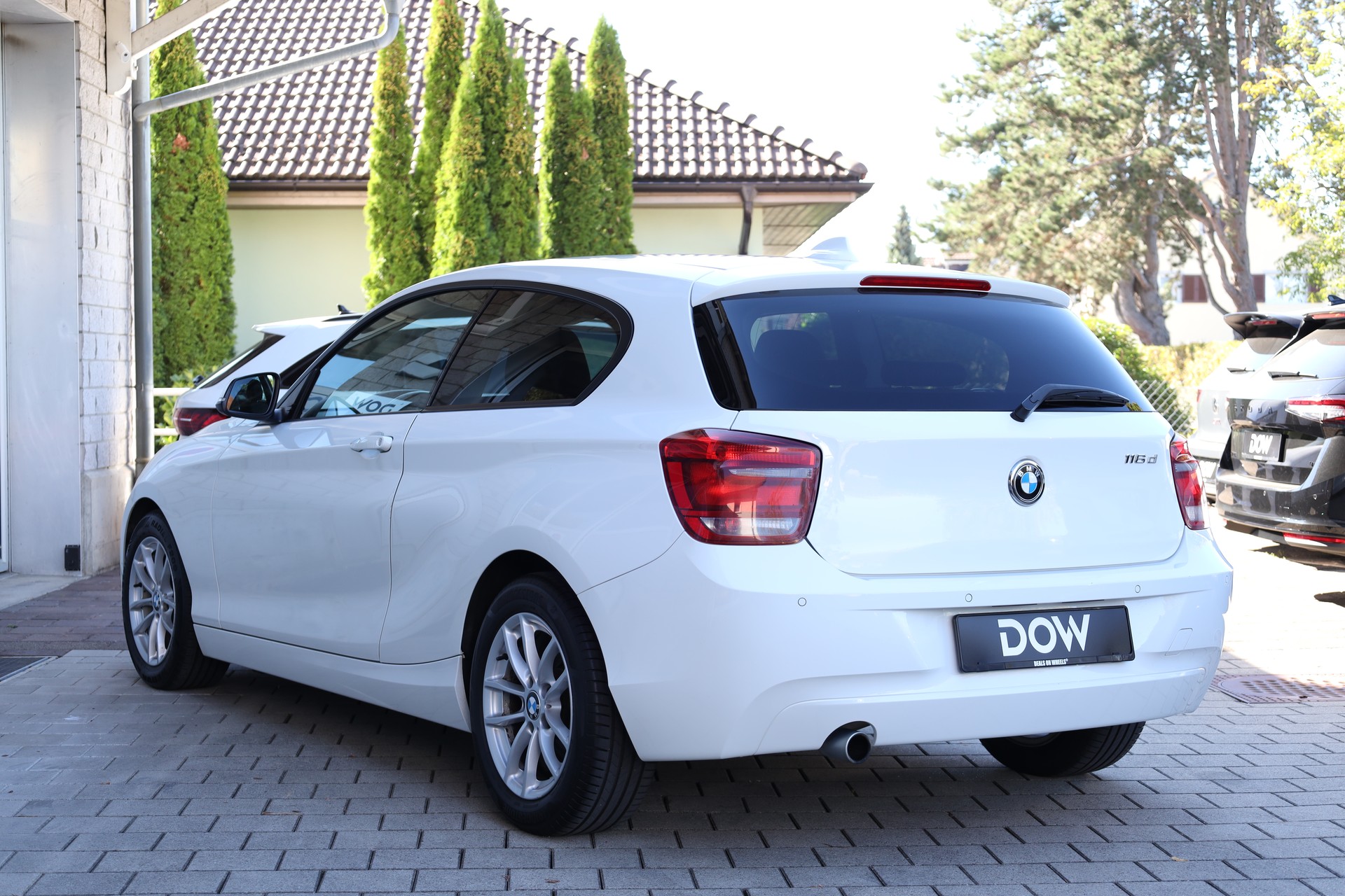 BMW 116d Efficient-Dynamics Edition-showroom-element-3