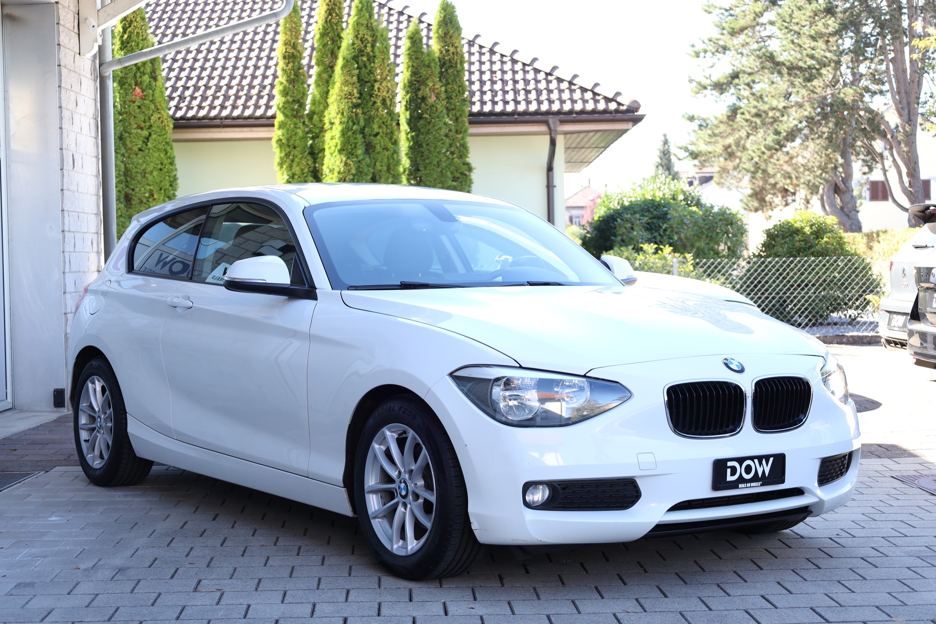 BMW 116d Efficient-Dynamics Edition-showroom-element-1