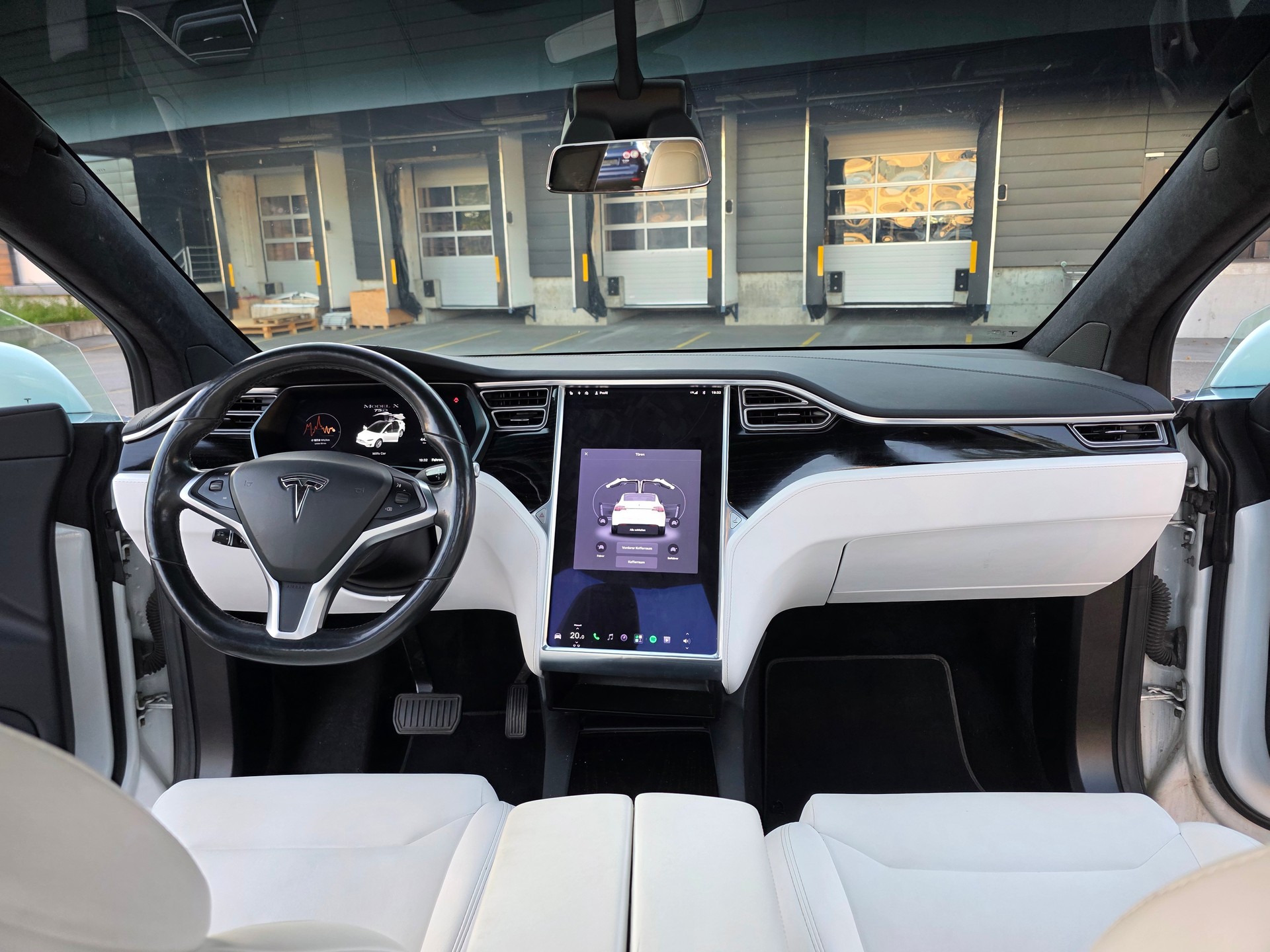 TESLA Model X 75 D-image-6