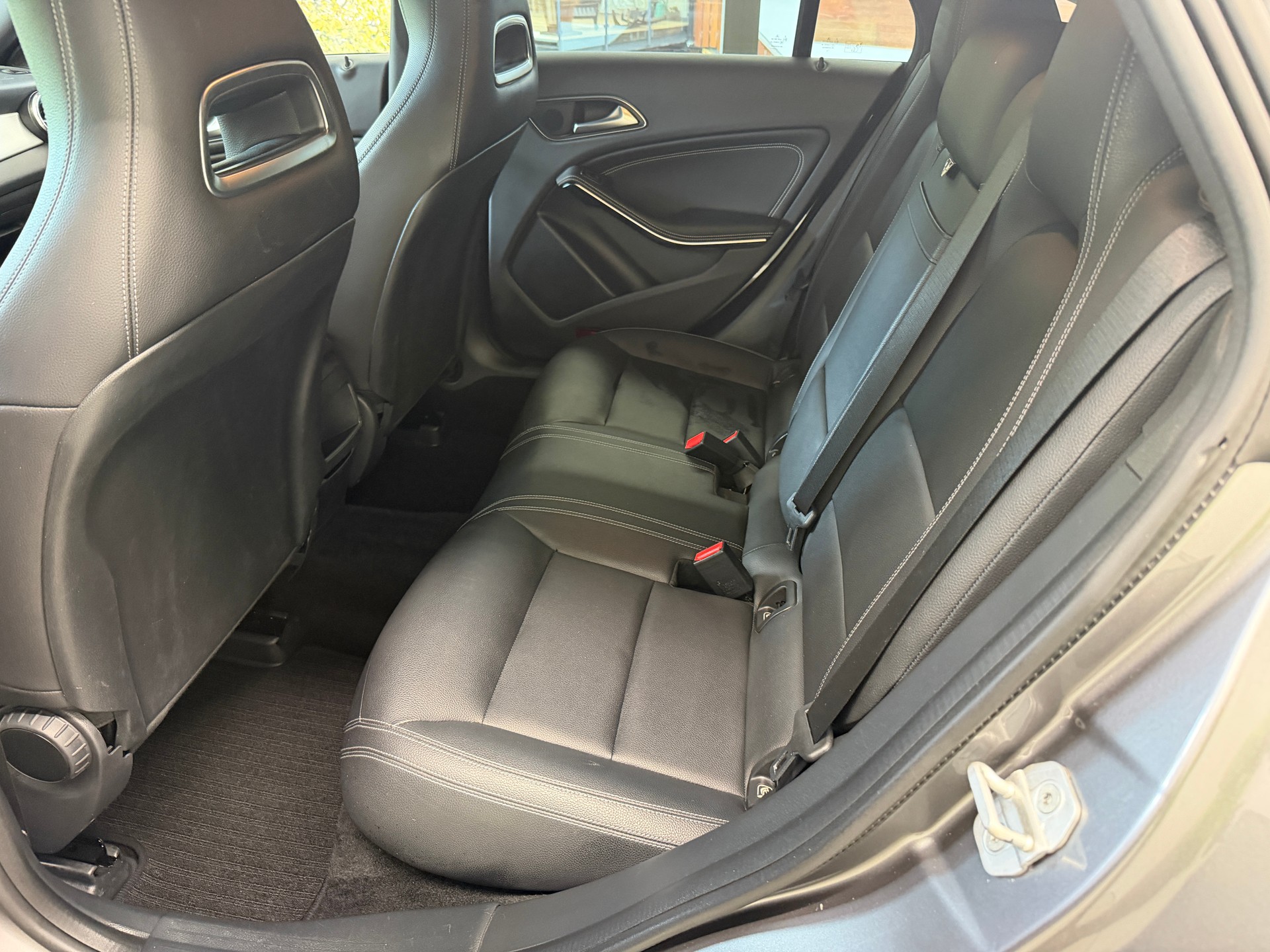 MERCEDES-BENZ CLA Shooting Brake 220 d Urban 7G-DCT-image-14