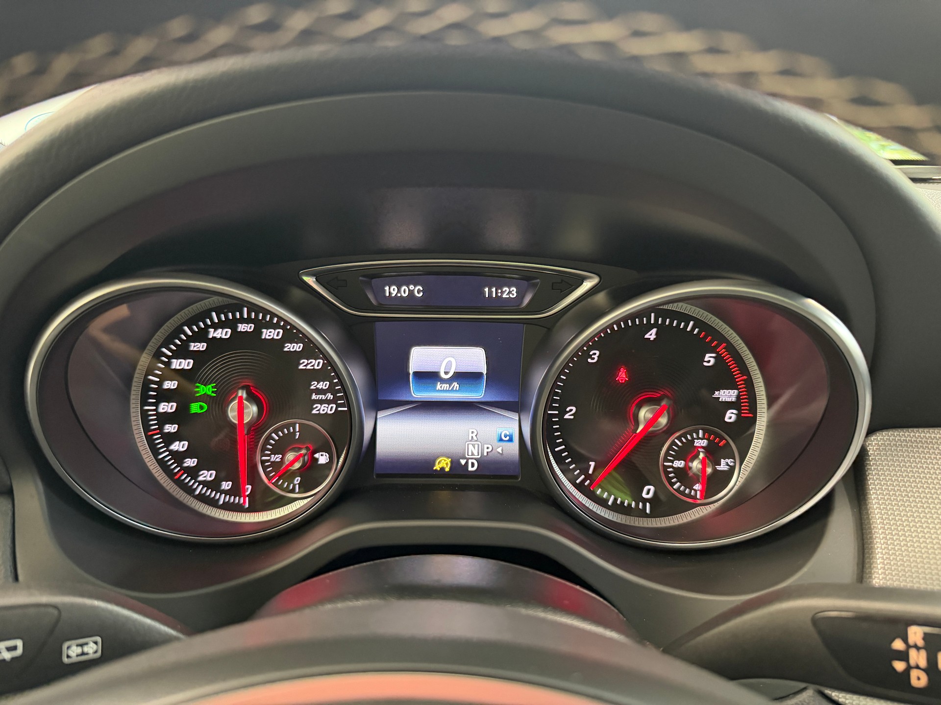MERCEDES-BENZ CLA Shooting Brake 220 d Urban 7G-DCT-image-23