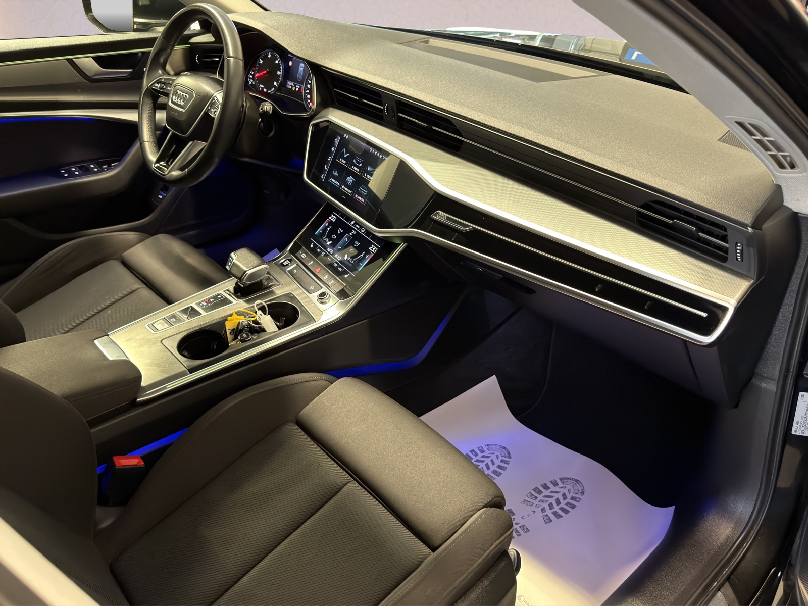 AUDI A6 Avant 40TDI Attraction S-tronic-image-14
