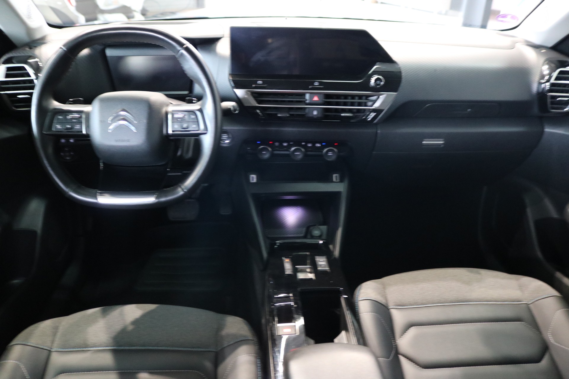 CITROEN C4 1.2 Pure Tech Shine EAT8-showroom-element-2