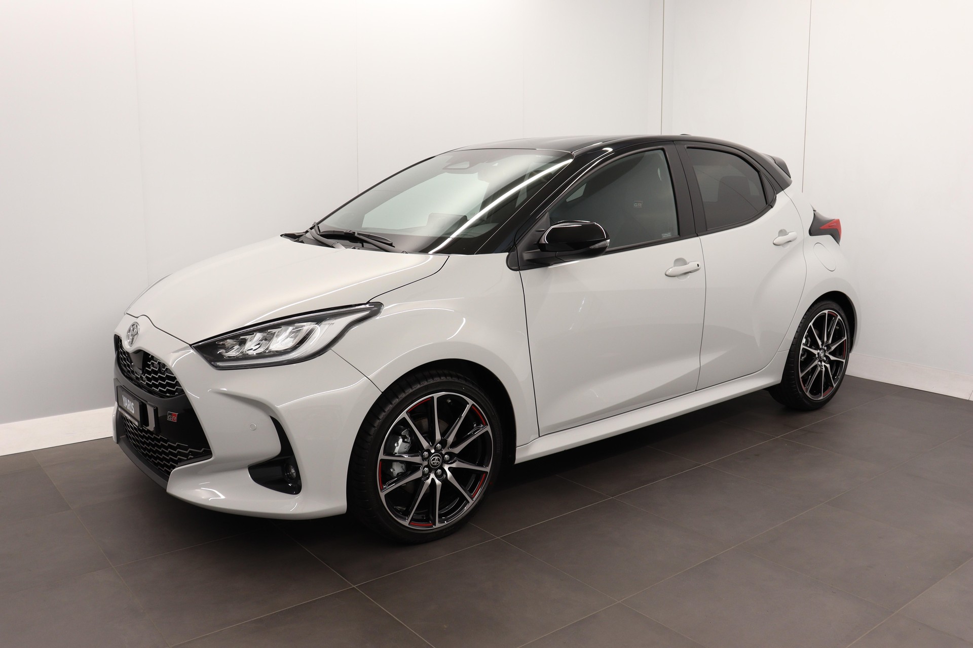 TOYOTA Yaris 1.5 VVT-i HSD GR Sport-showroom-element-2