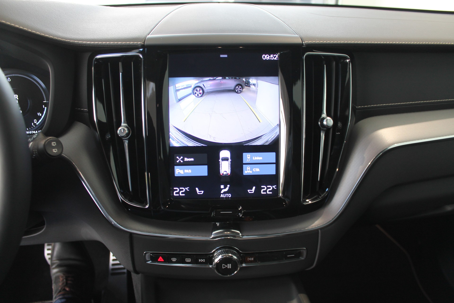 VOLVO XC60 T6 eAWD R-Design Geartronic-image-8